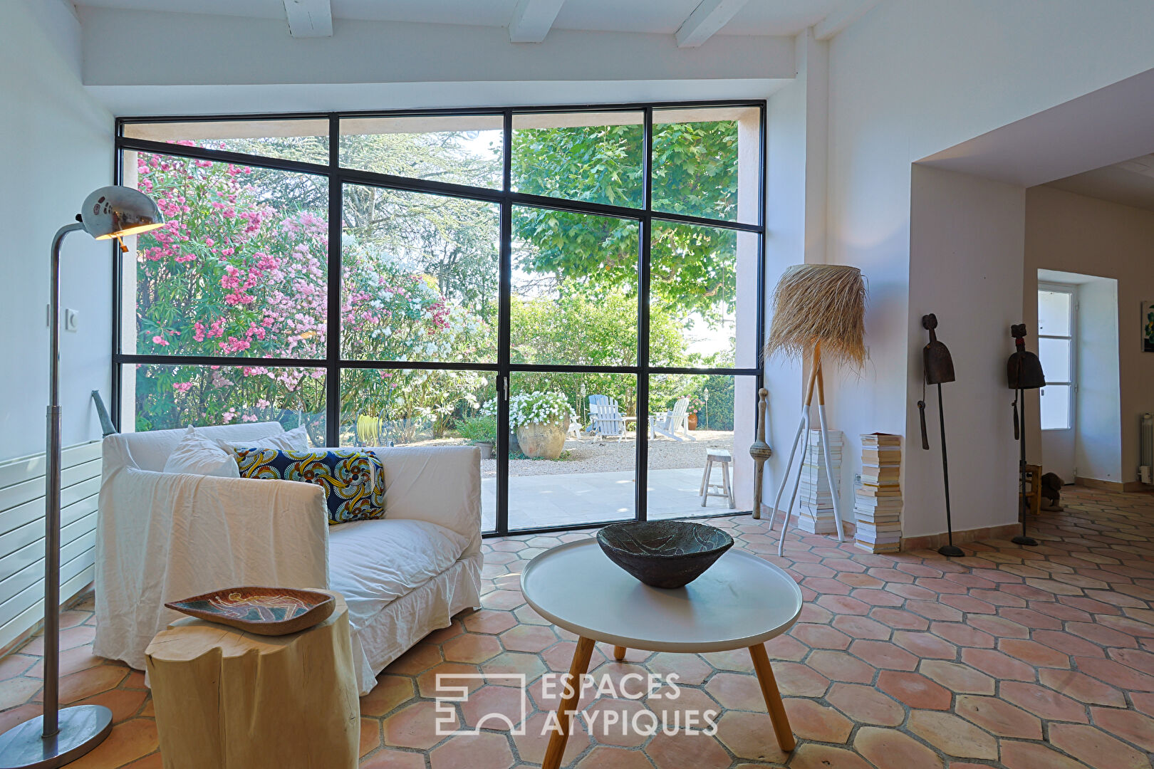 Character property in the heart of Provence