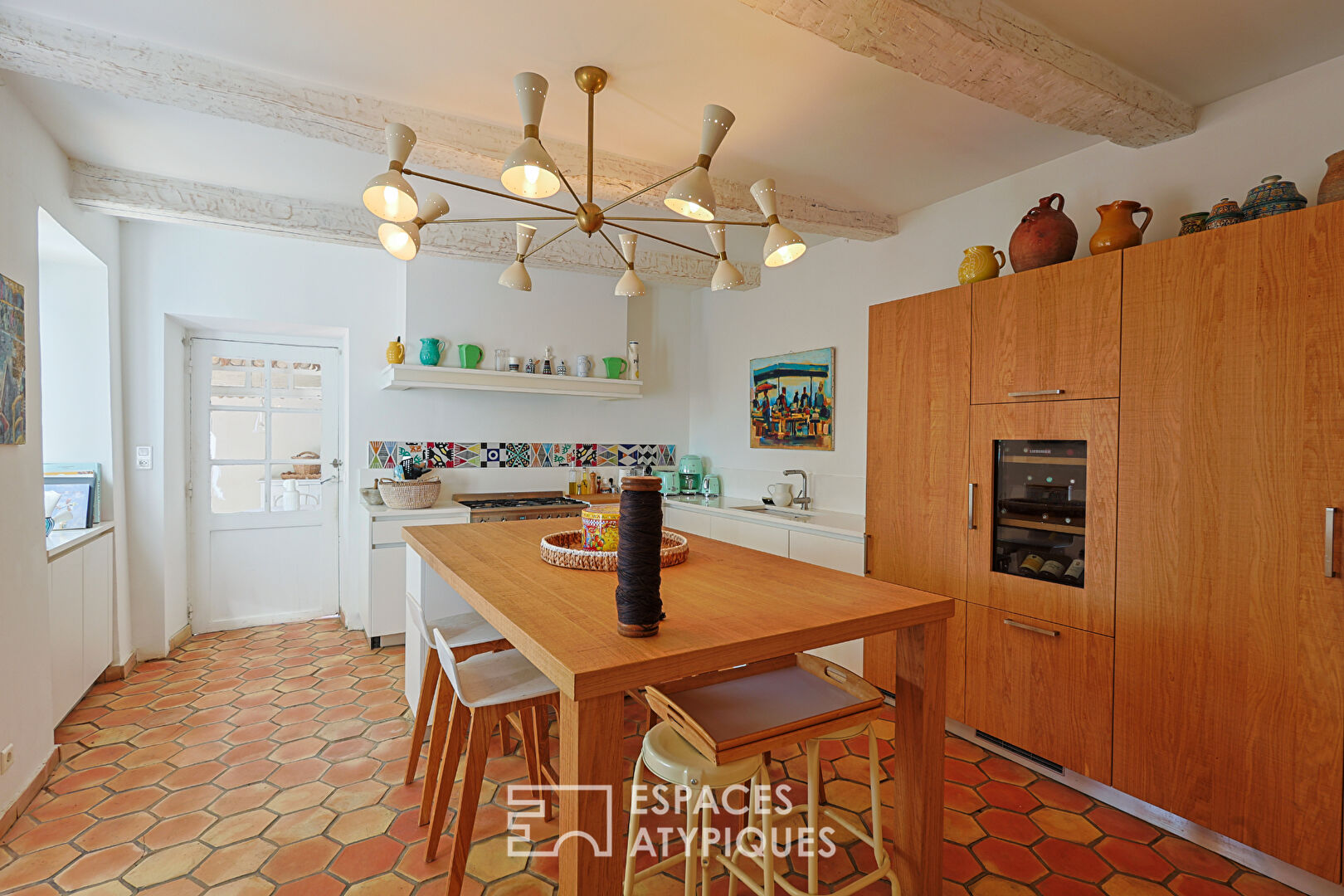 Character property in the heart of Provence