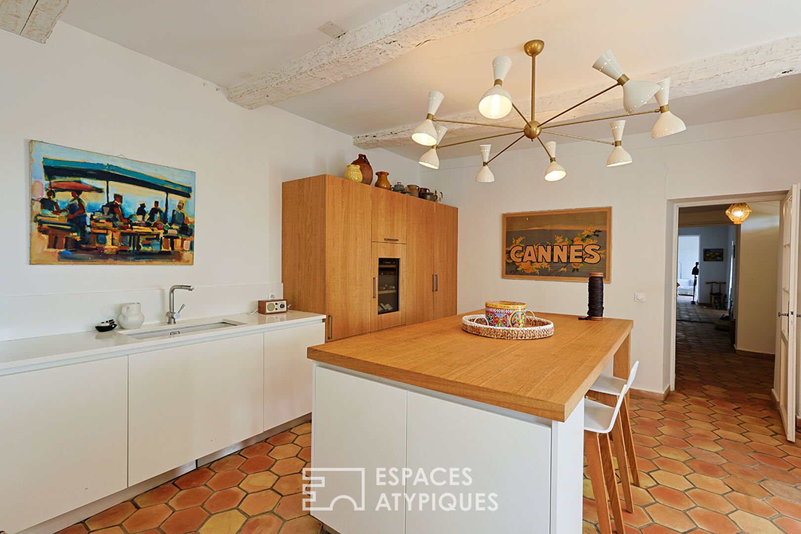 Character property in the heart of Provence