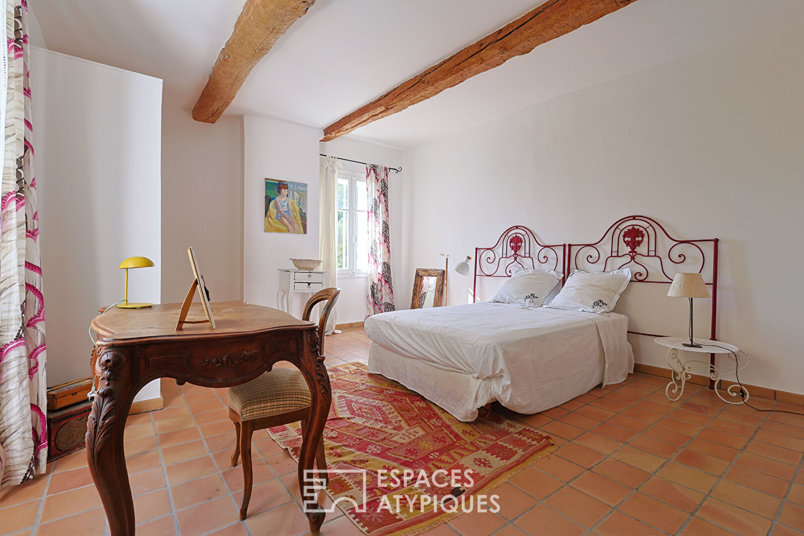 Character property in the heart of Provence