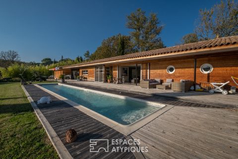 Contemporary architect’s villa with wooden frame