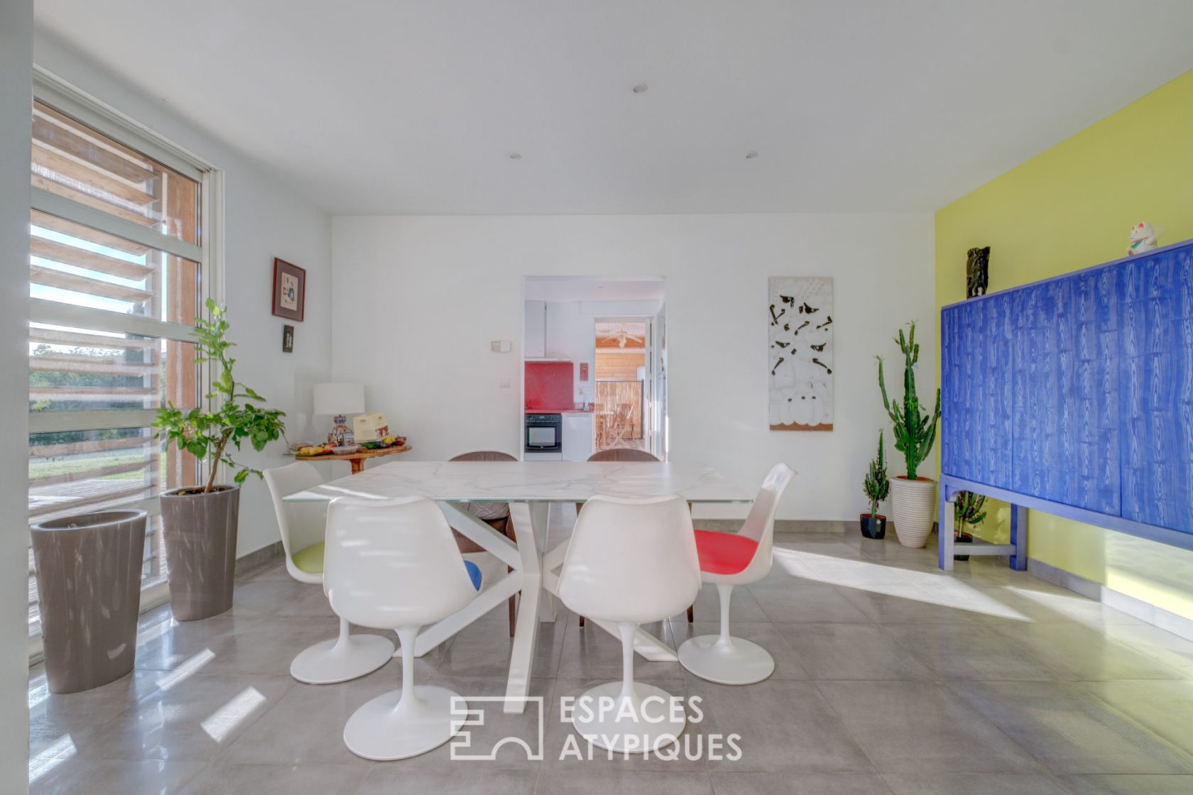 Contemporary architect’s villa with wooden frame