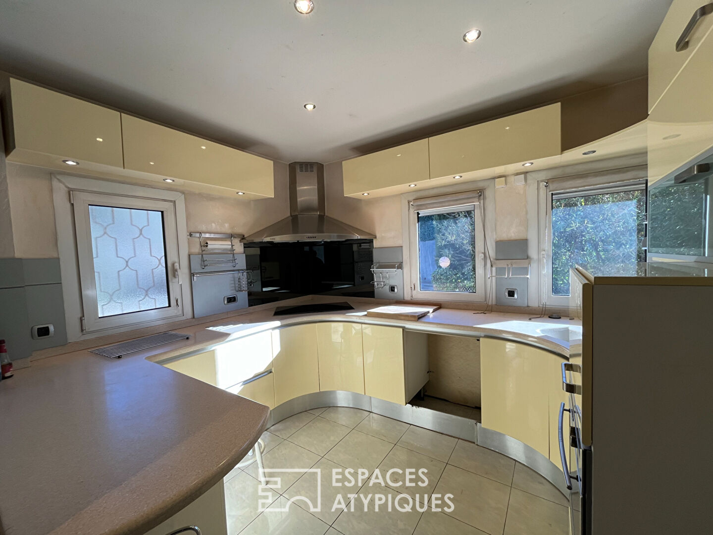 Appartement avec toit terrasse à réinventer