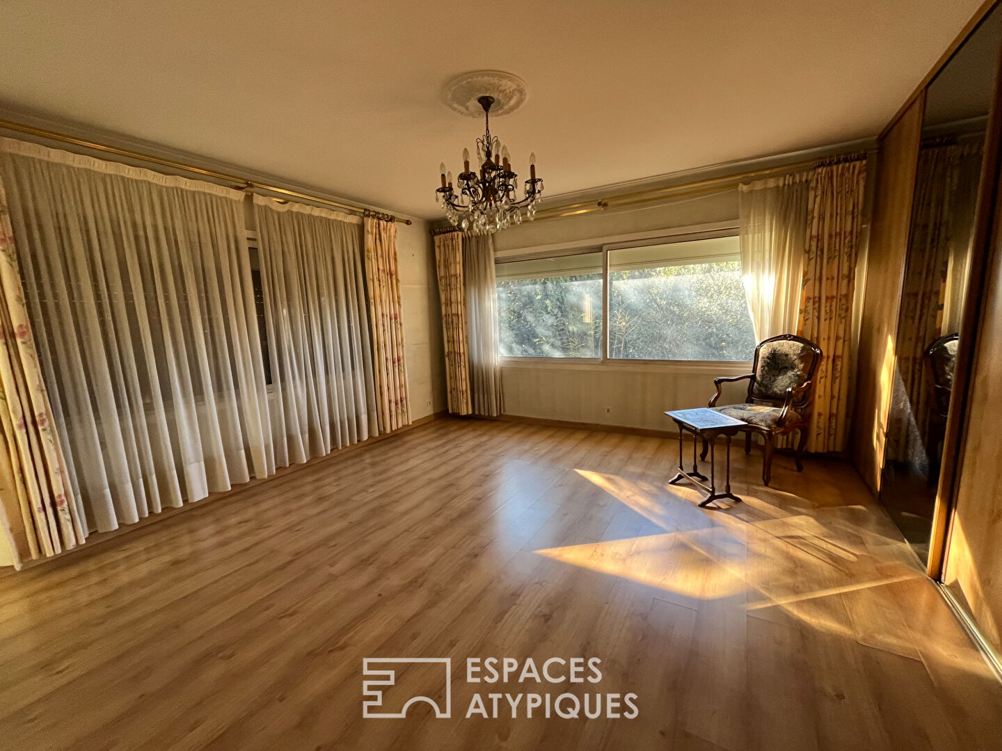 Appartement avec toit terrasse à réinventer