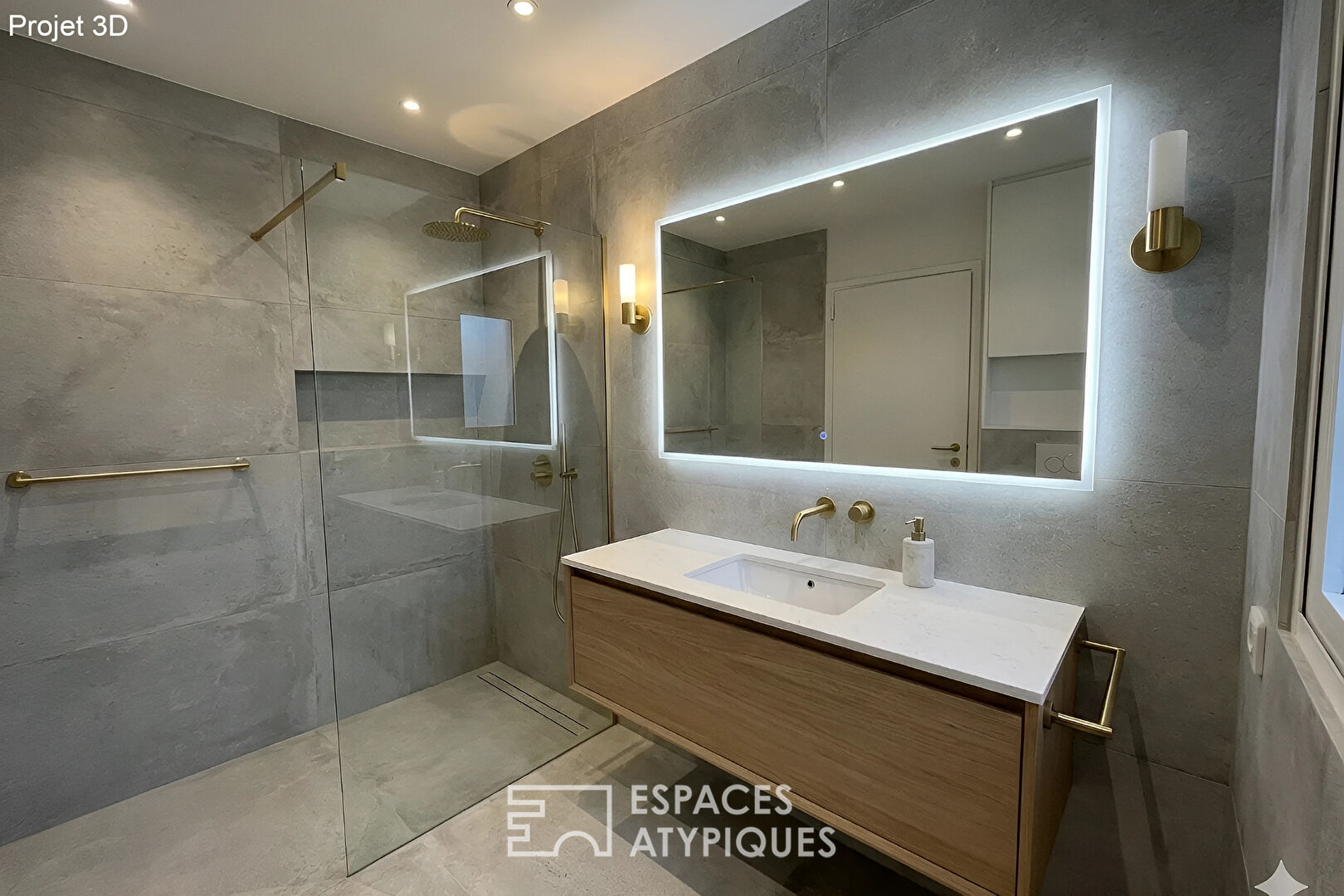 Appartement avec toit terrasse à réinventer