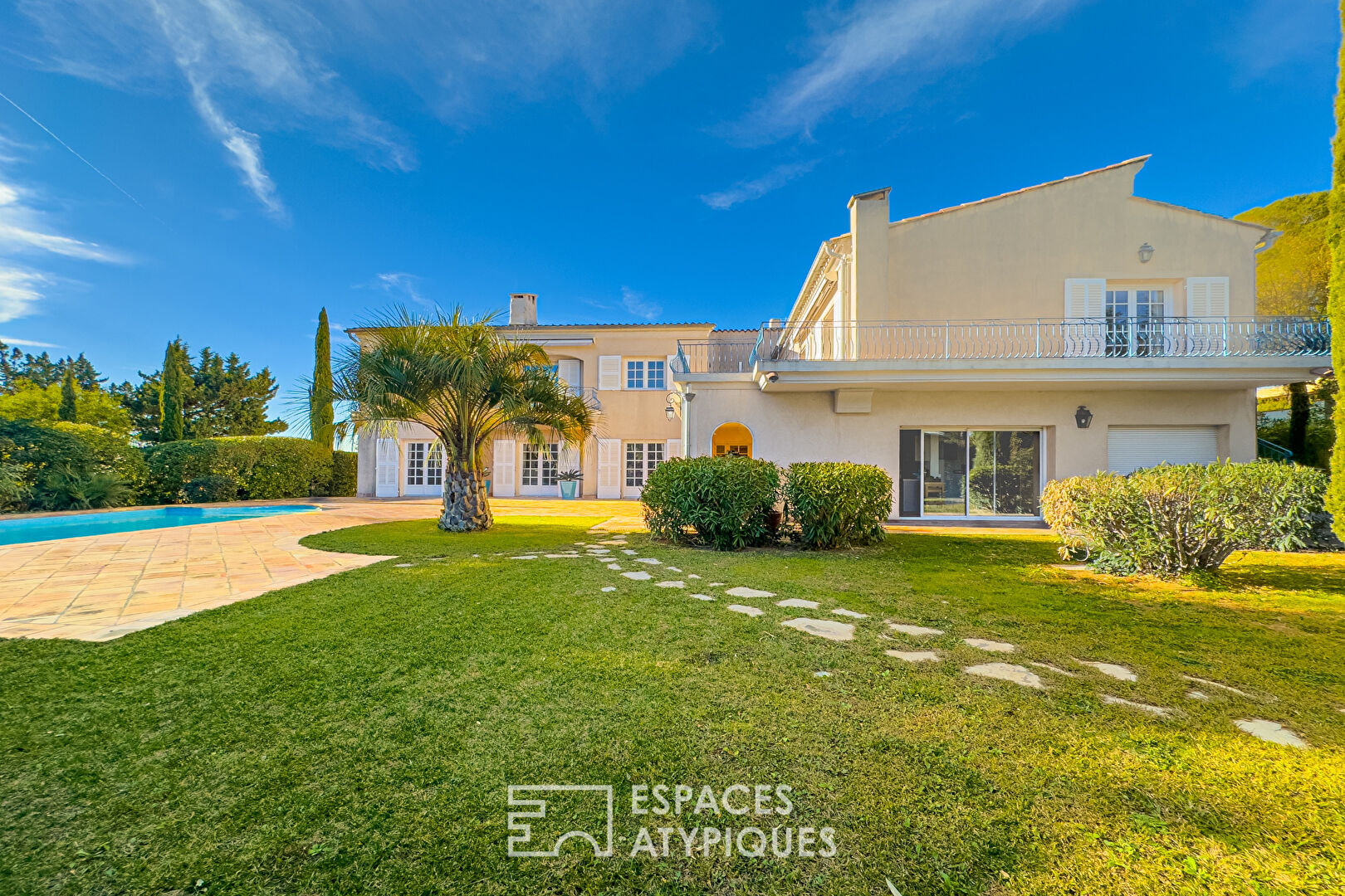 Family country house with sea view