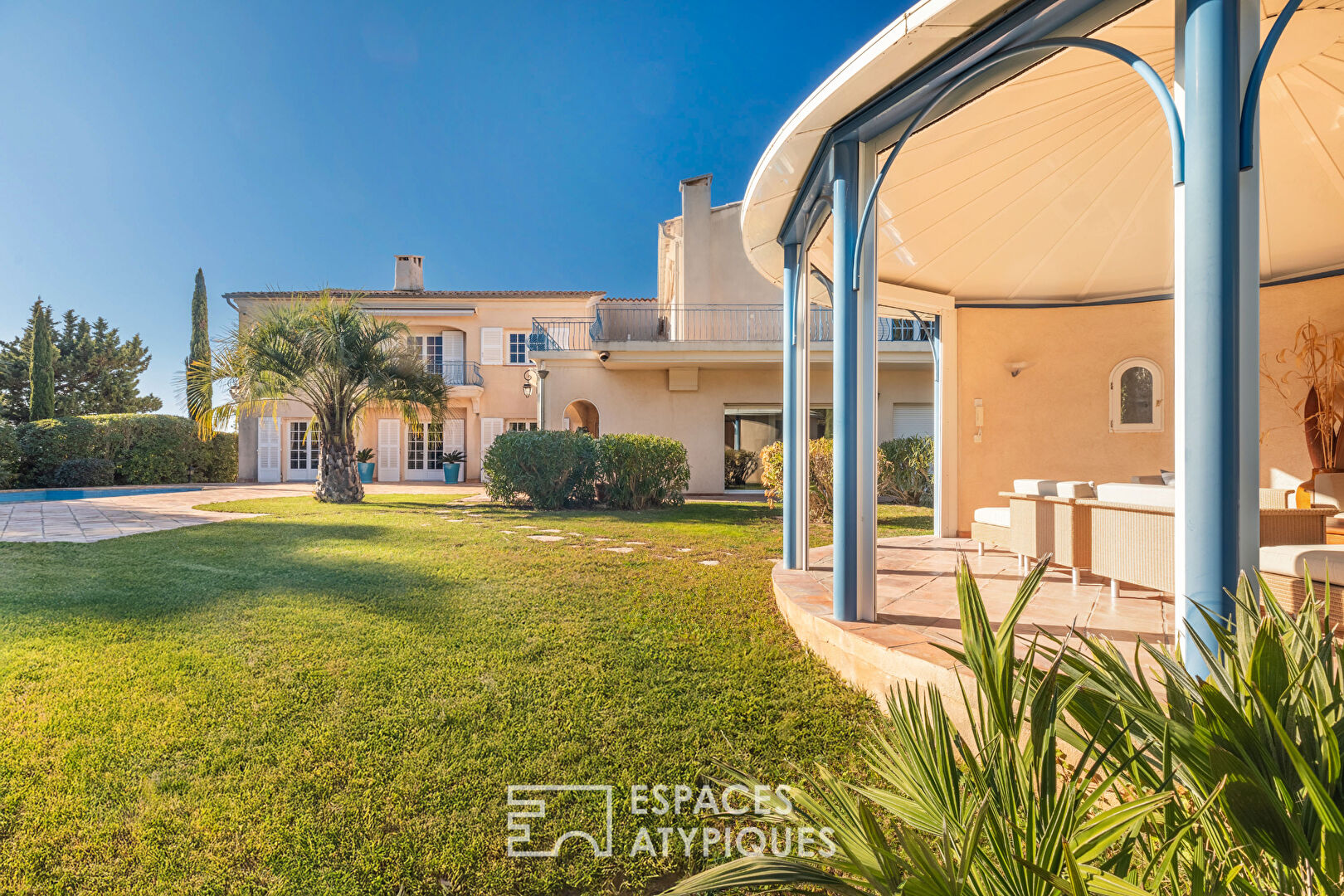 Family country house with sea view