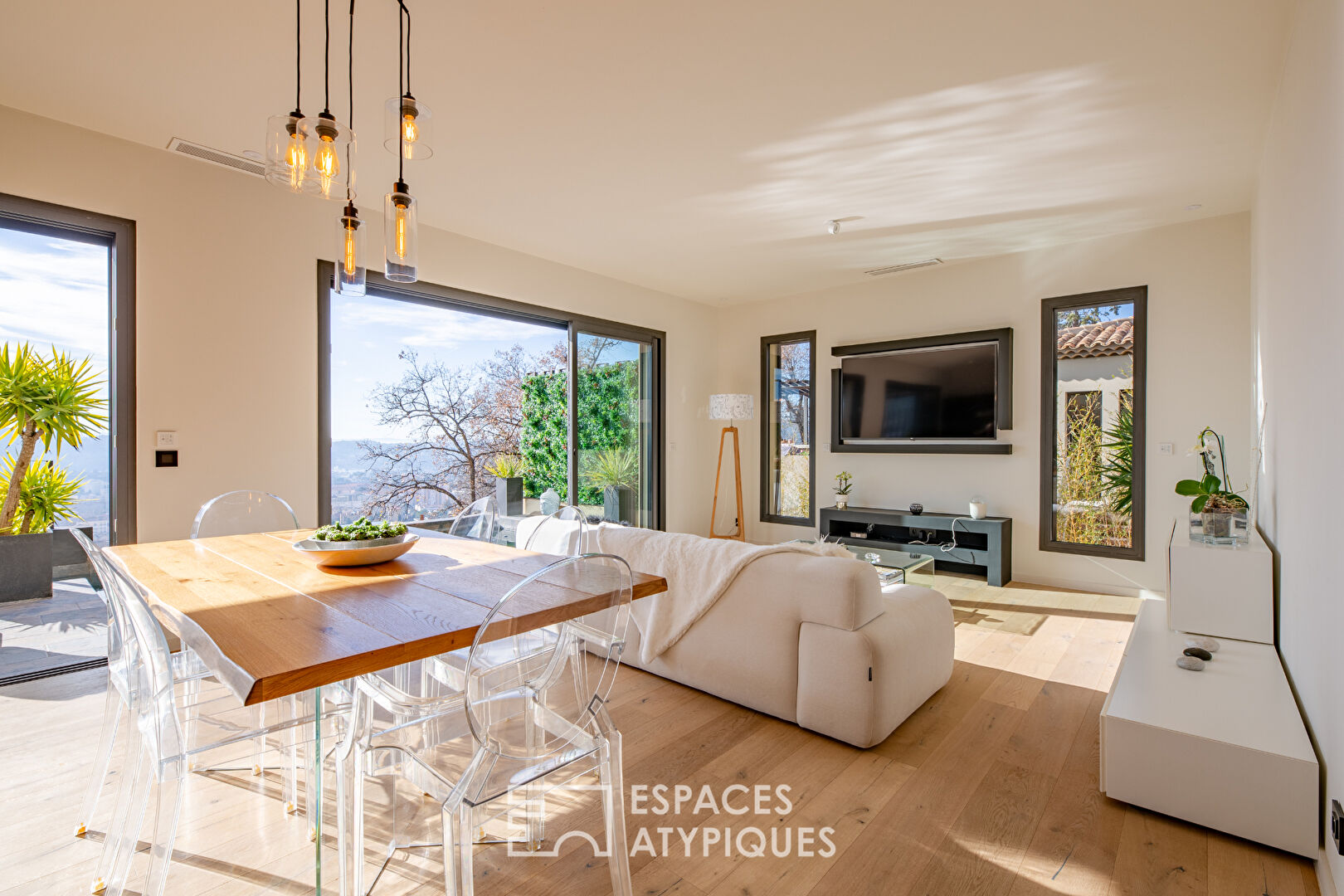 Villa contemporaine avec piscine et vue imprenable