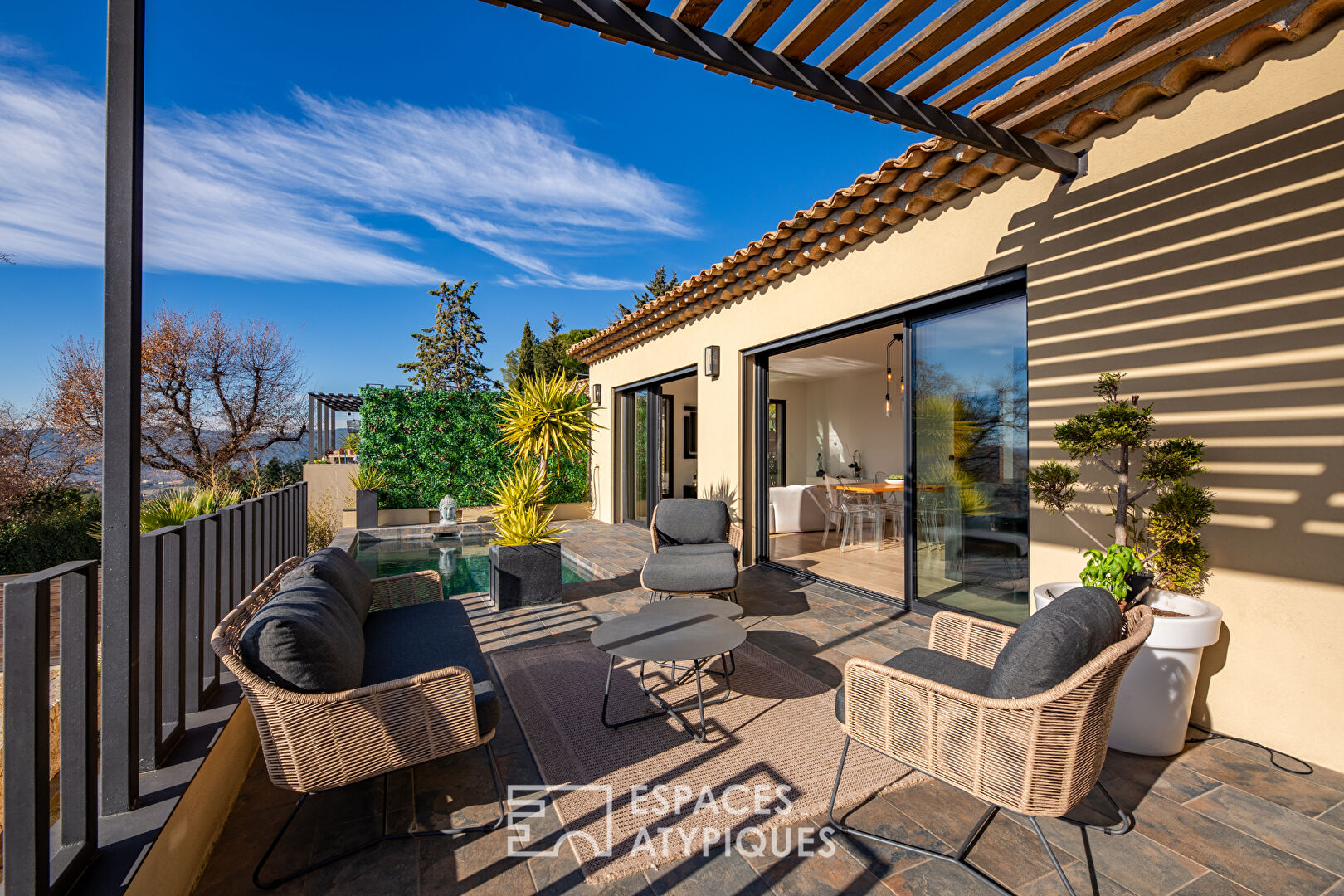 Villa contemporaine avec piscine et vue imprenable