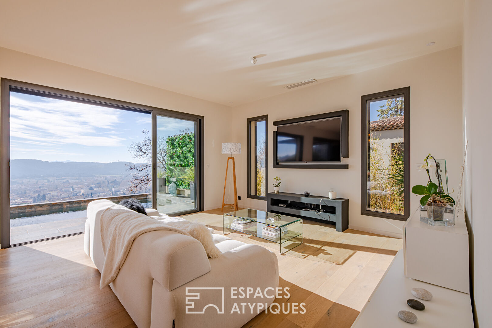 Villa contemporaine avec piscine et vue imprenable
