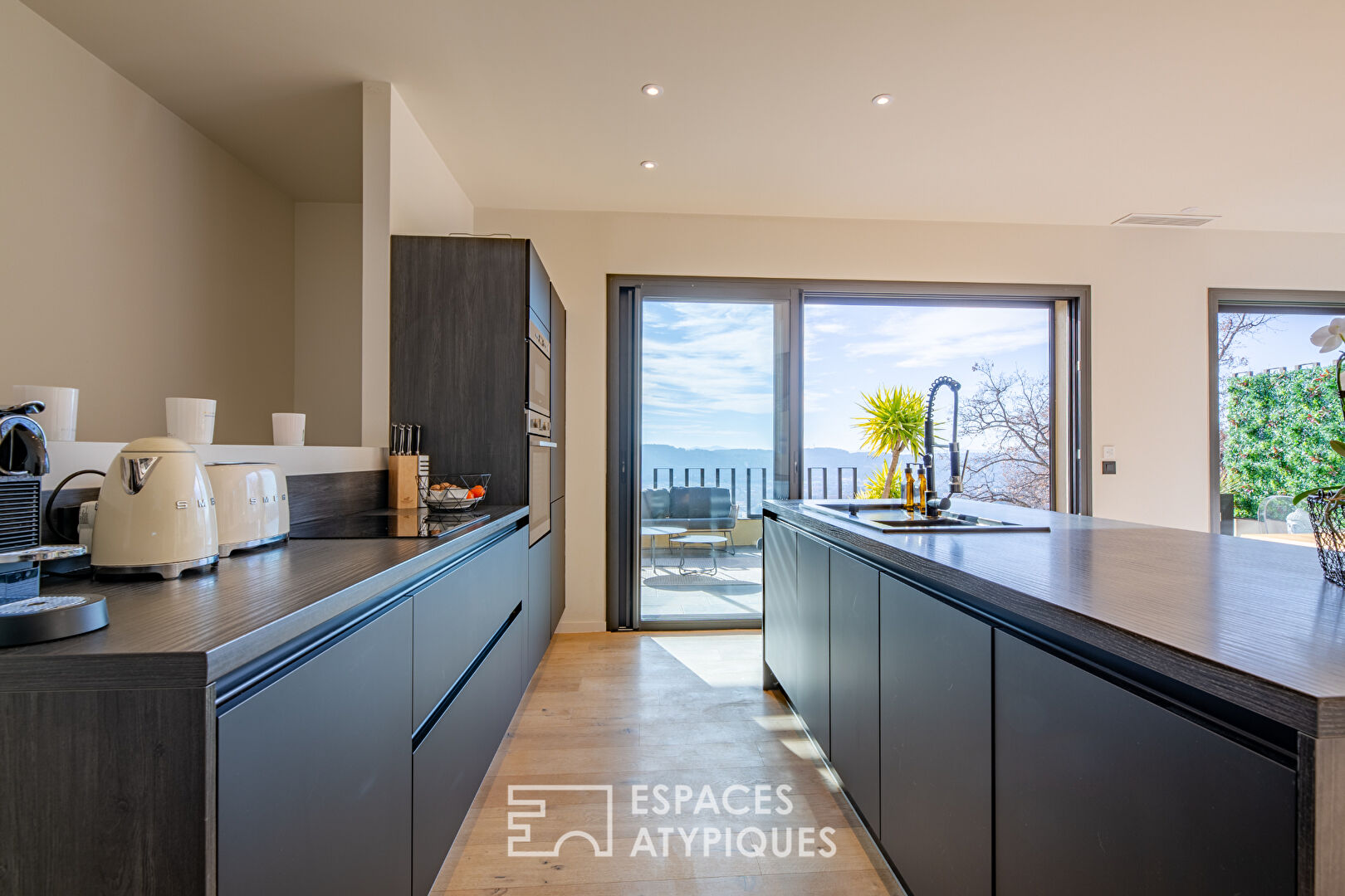 Villa contemporaine avec piscine et vue imprenable