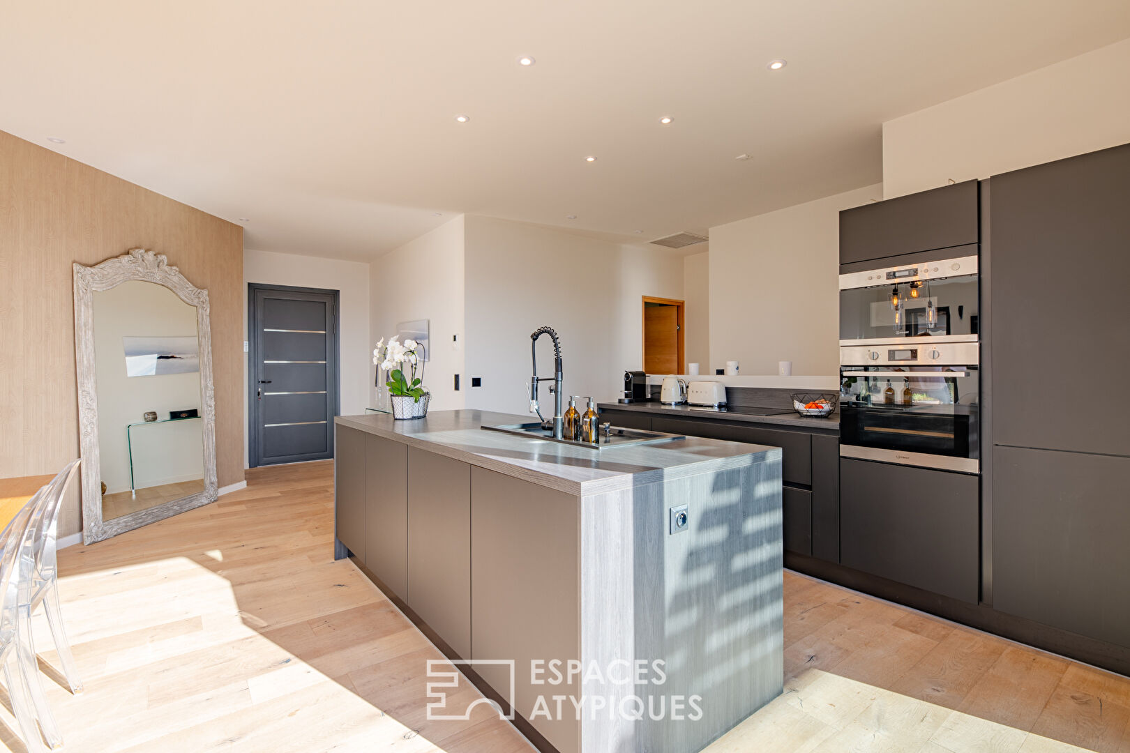 Villa contemporaine avec piscine et vue imprenable