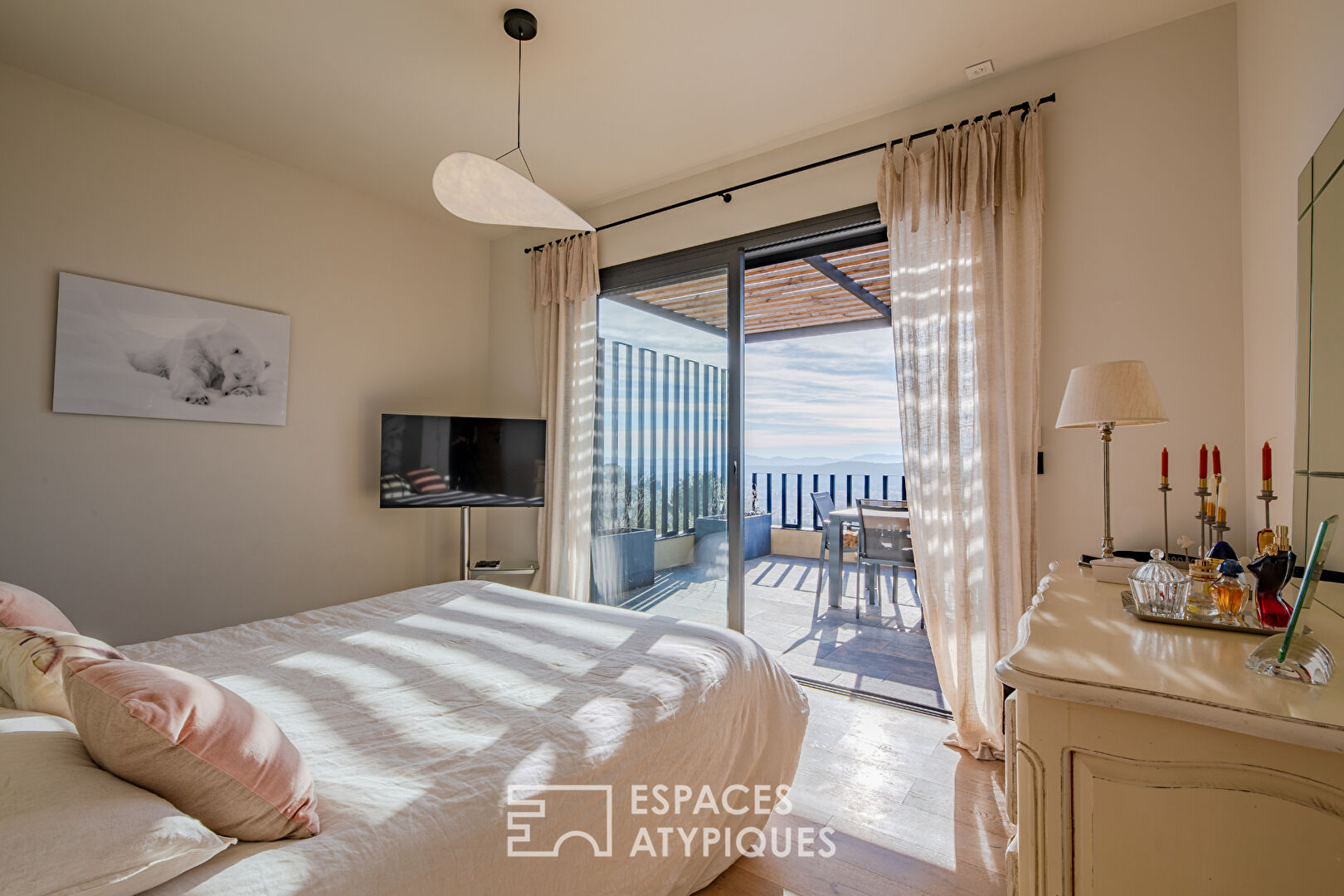 Villa contemporaine avec piscine et vue imprenable