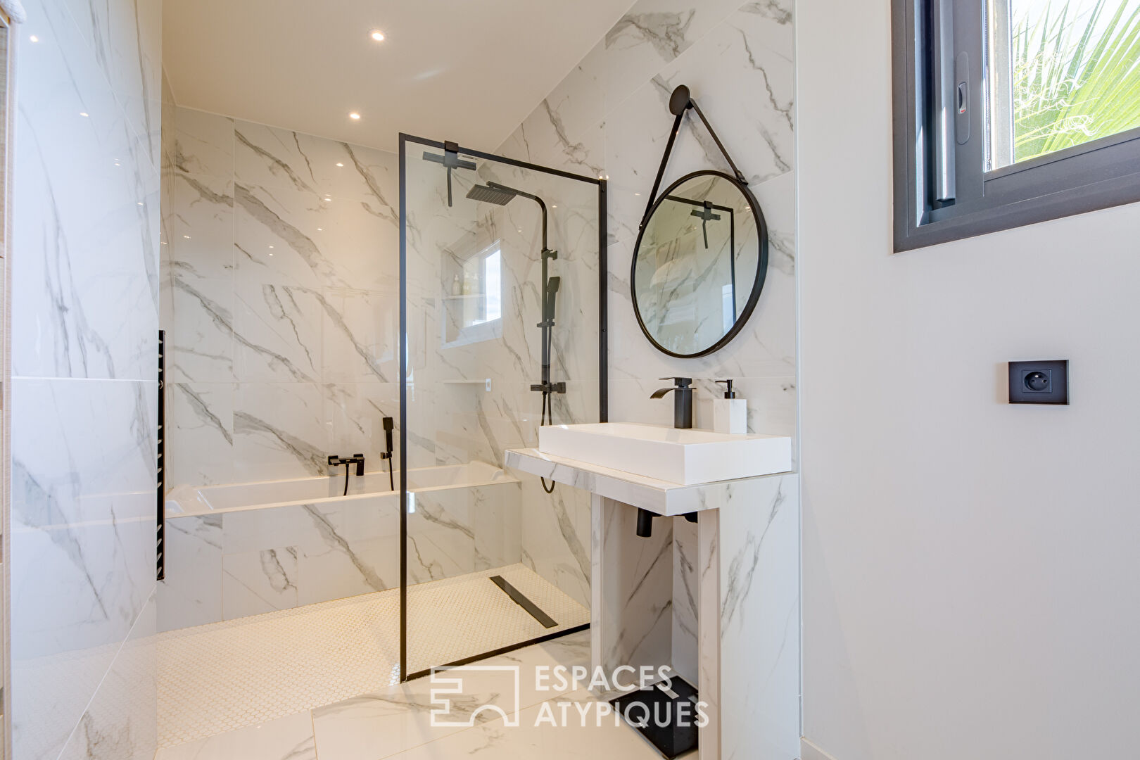 Villa contemporaine avec piscine et vue imprenable