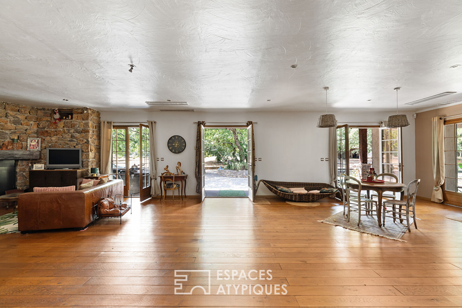 Single-story property, a true haven of peace
