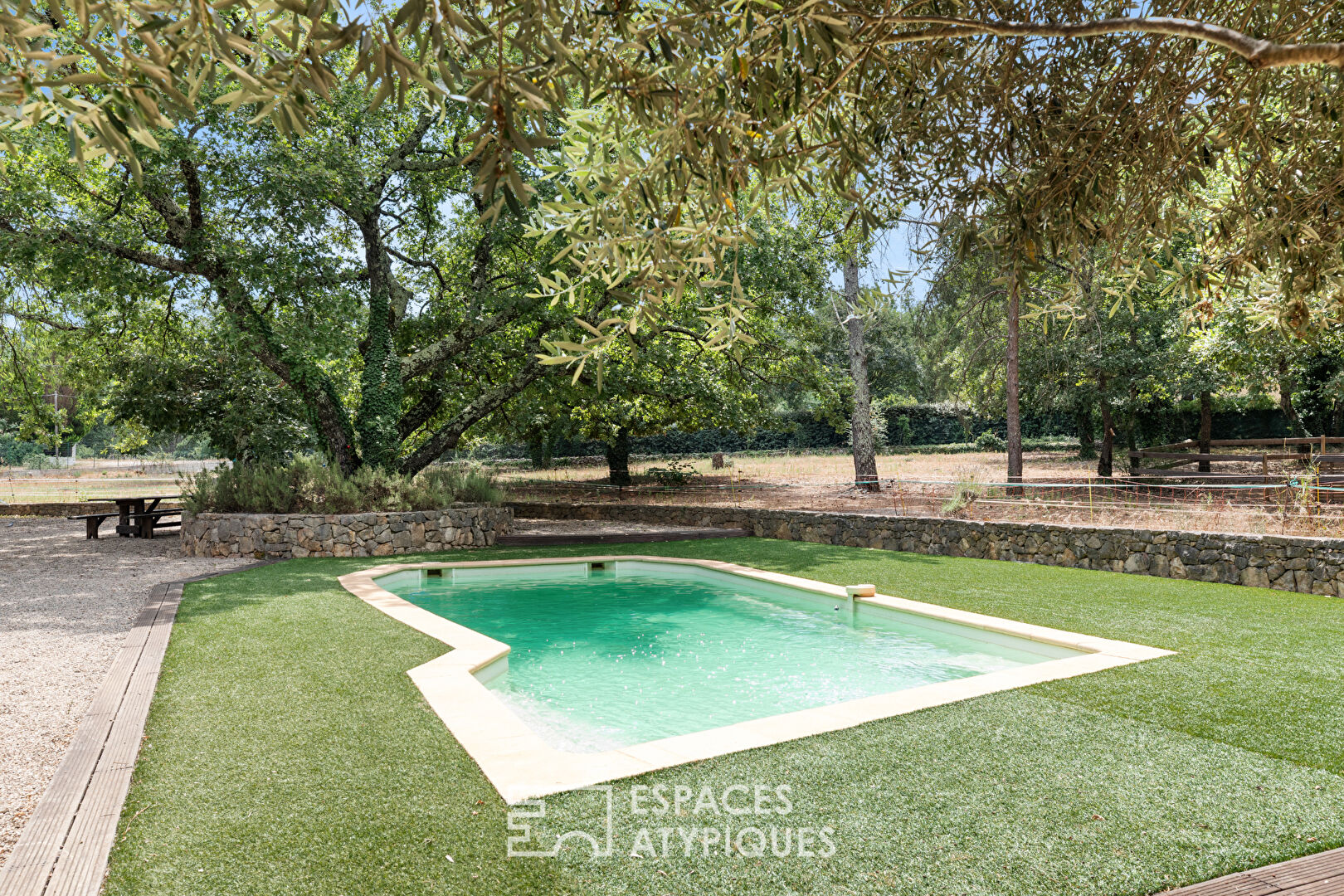 Single-story property, a true haven of peace