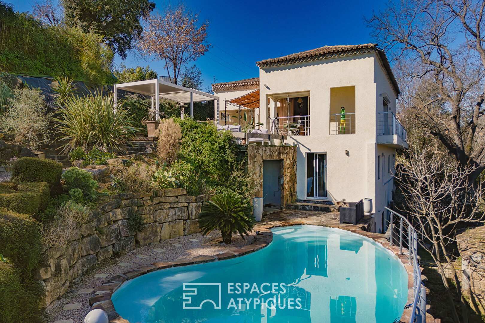 Villa with panoramic view and swimming pool
