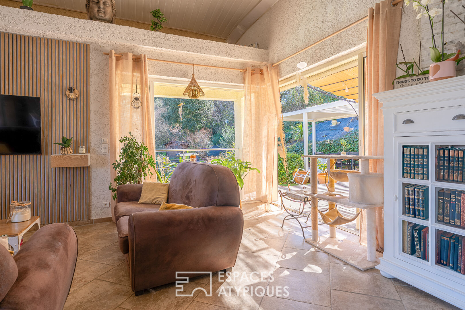 Villa with panoramic view and swimming pool