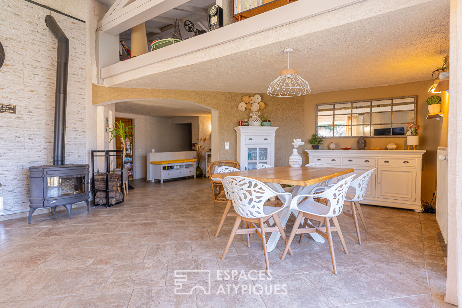 Villa with panoramic view and swimming pool