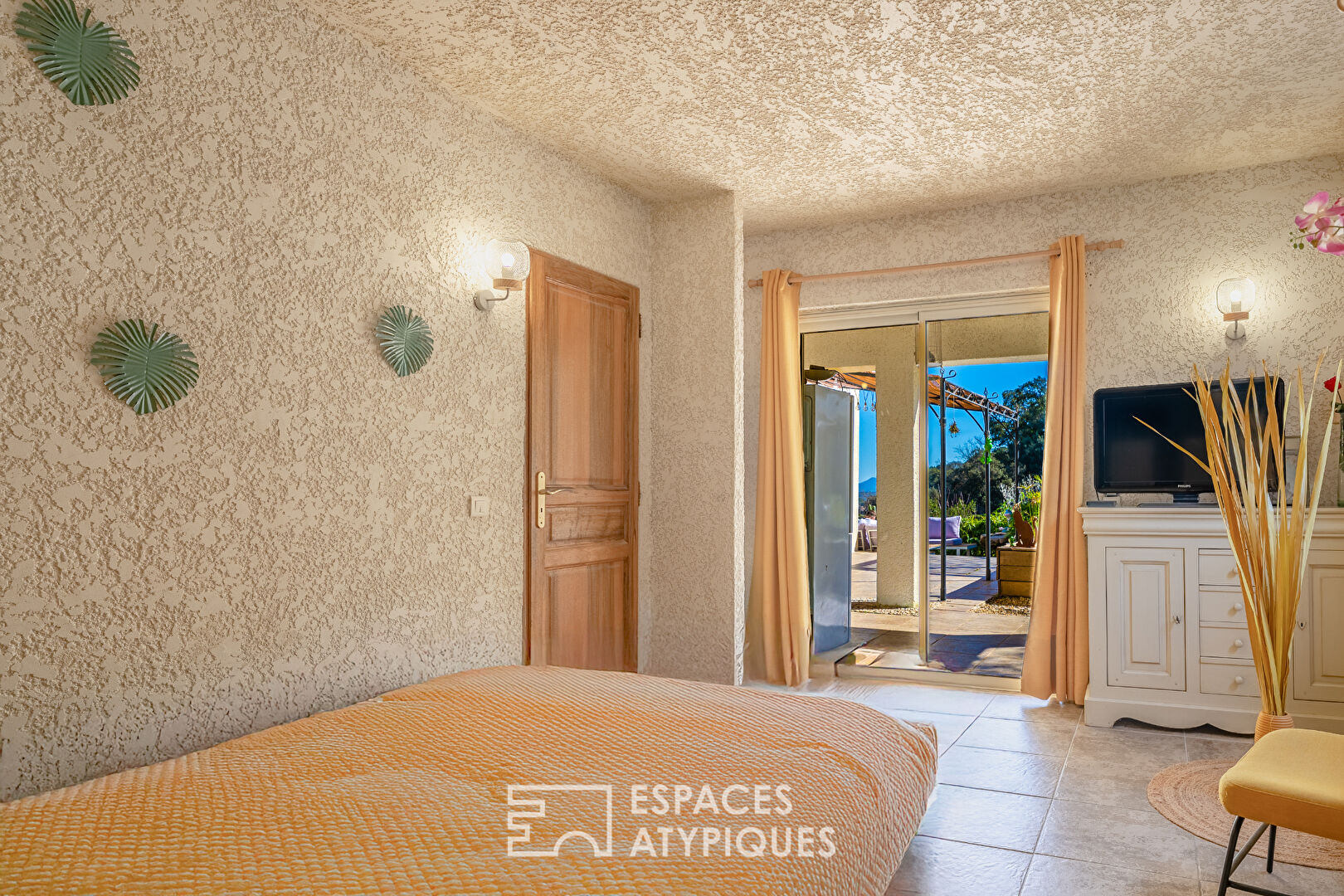 Villa with panoramic view and swimming pool