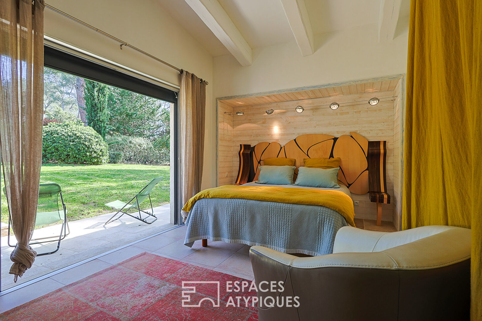 Villa d’architecte de plain-pied avec piscine