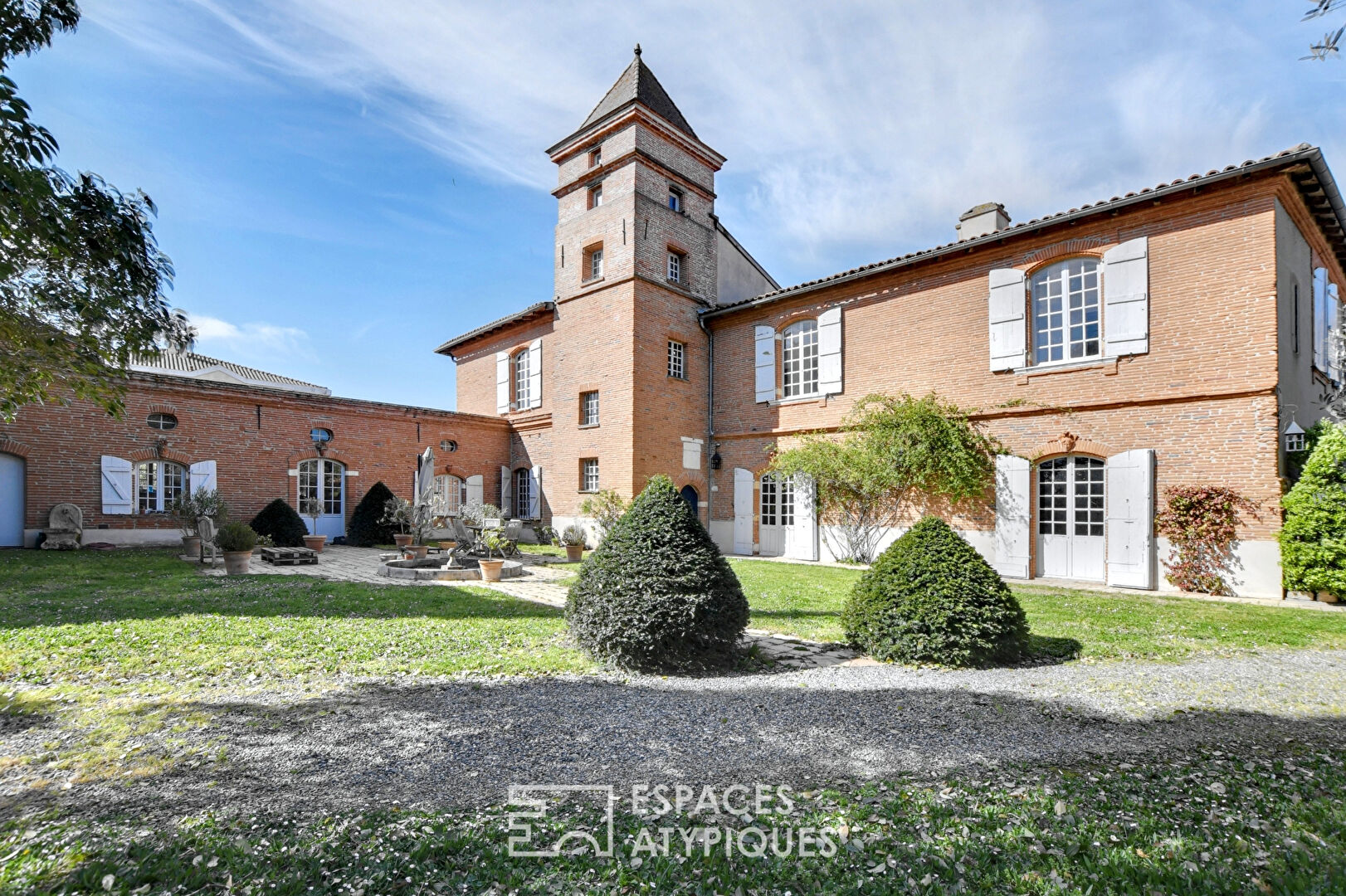 Character property and its gîtes near Toulouse