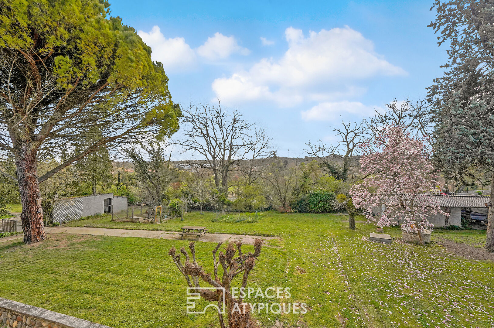 House in a green setting in Muret