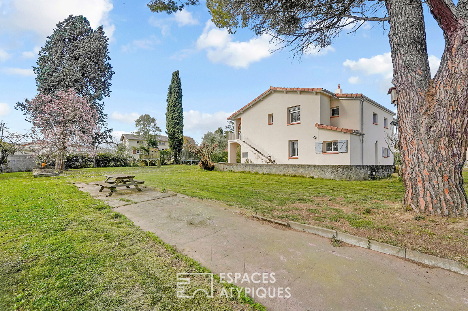 House in a green setting in Muret
