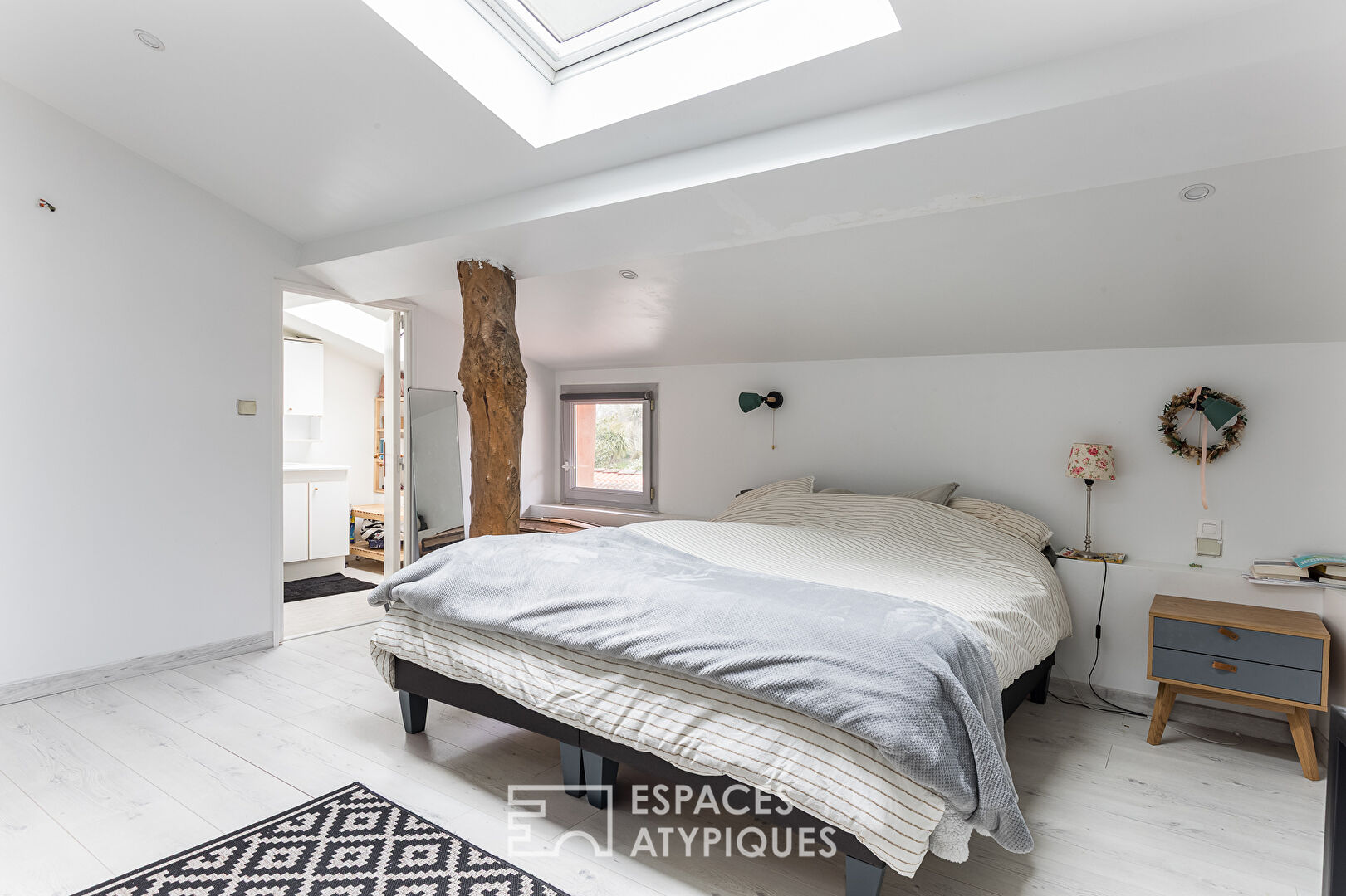 Renovated village house with independent studio and swimming pool