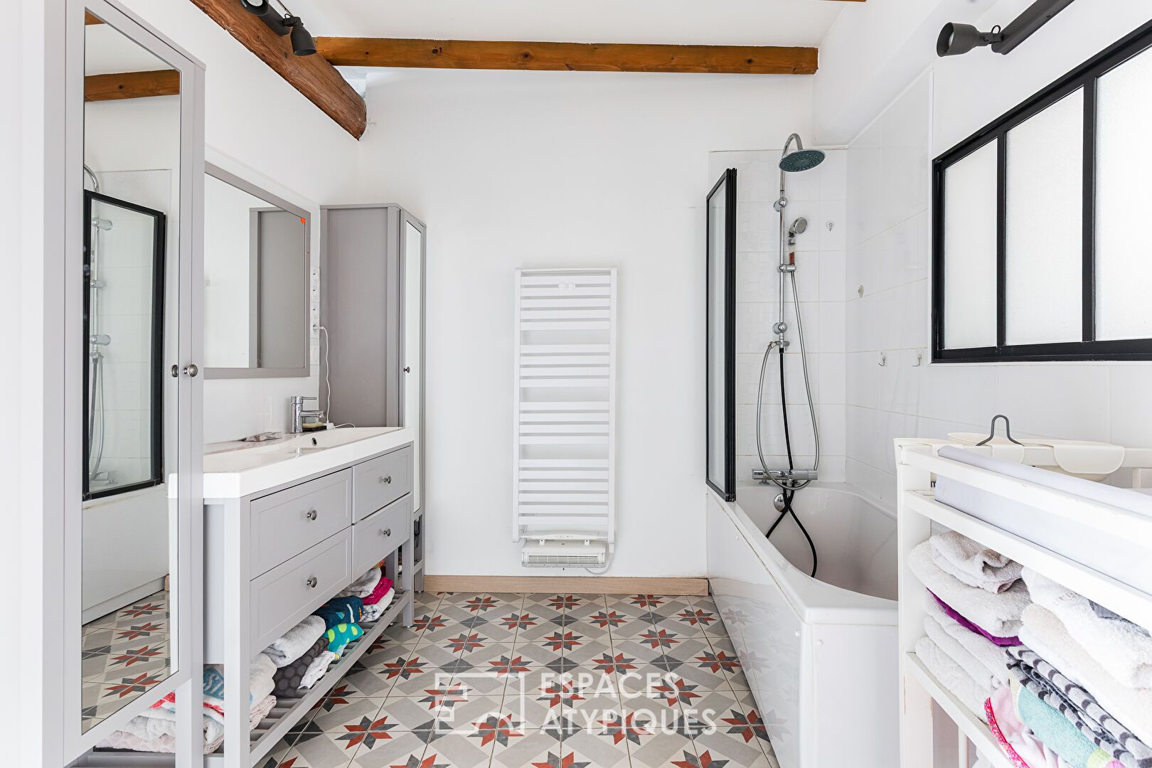 Renovated village house with independent studio and swimming pool