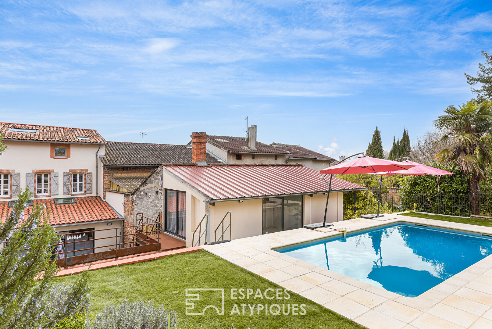 Renovated village house with independent studio and swimming pool