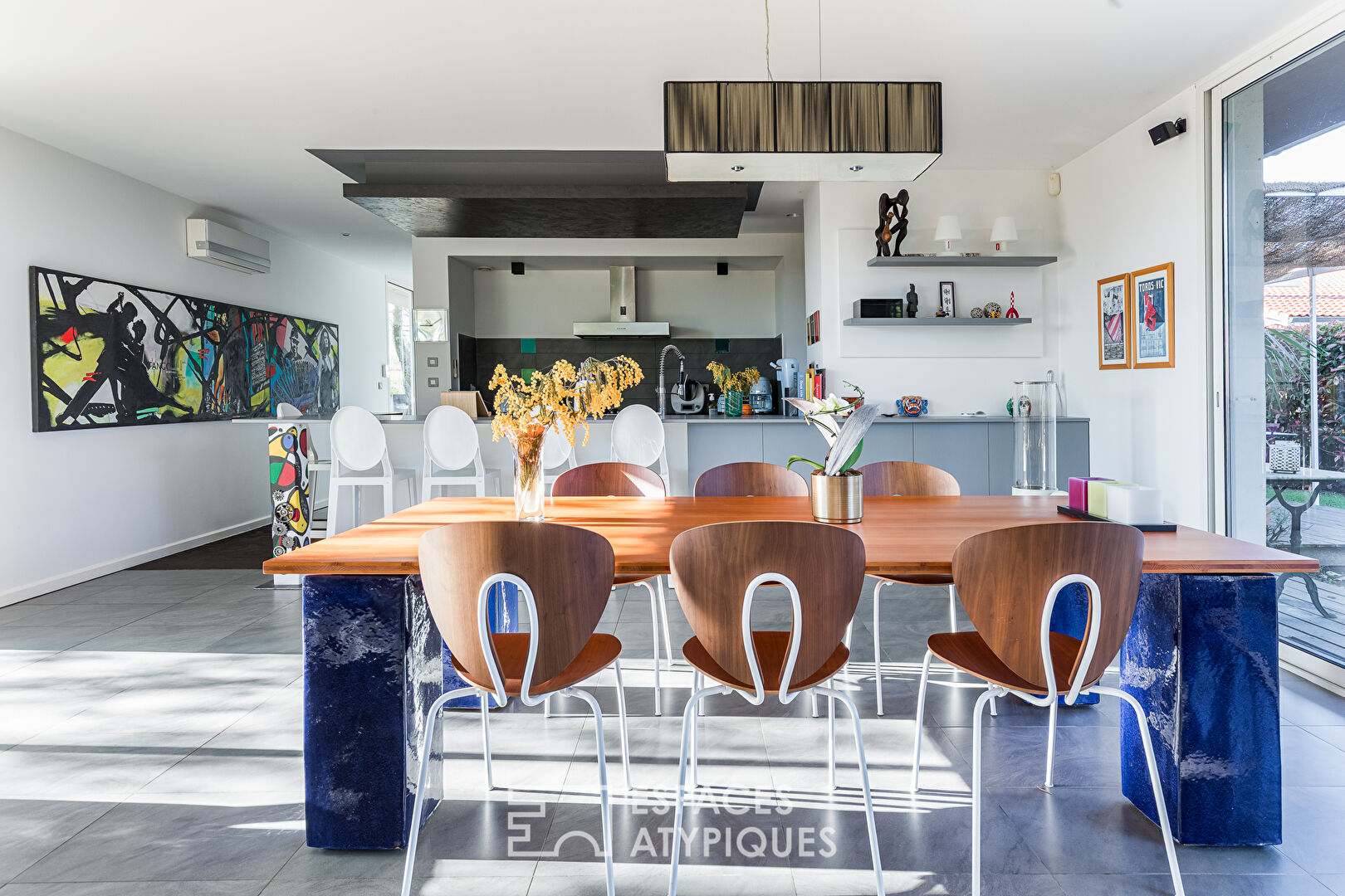 Maison d’architecte au sein de sa chênaie