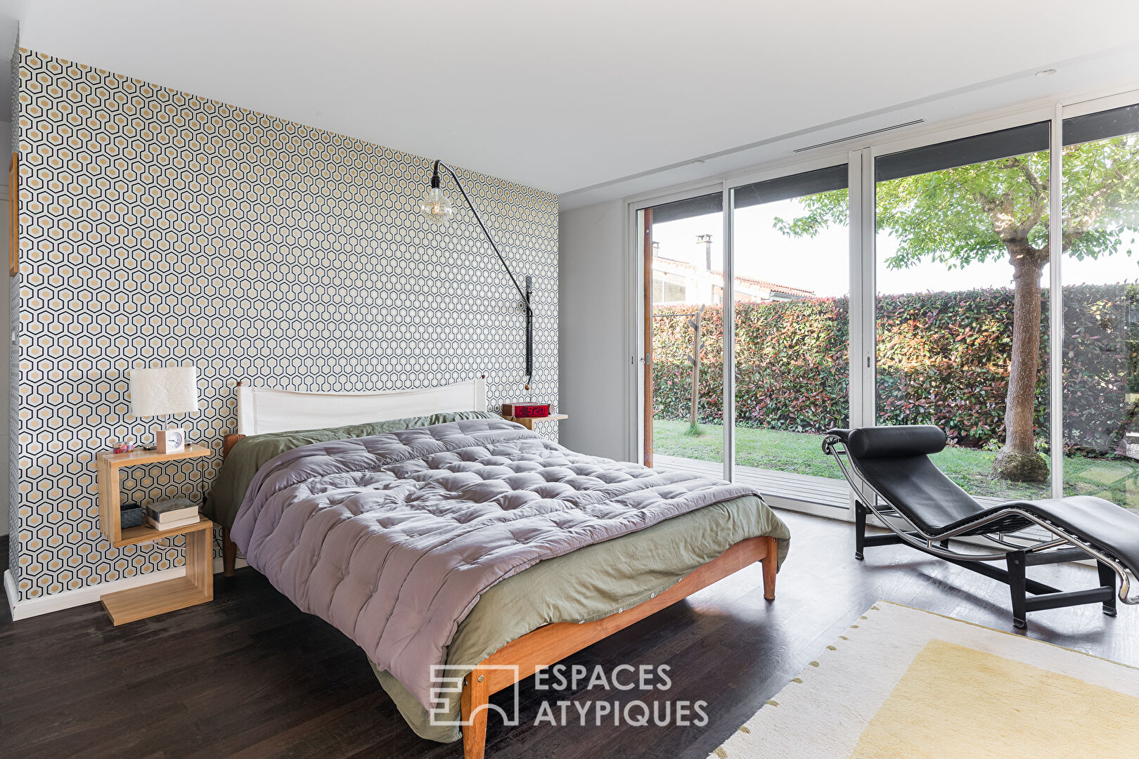 Maison d’architecte au sein de sa chênaie