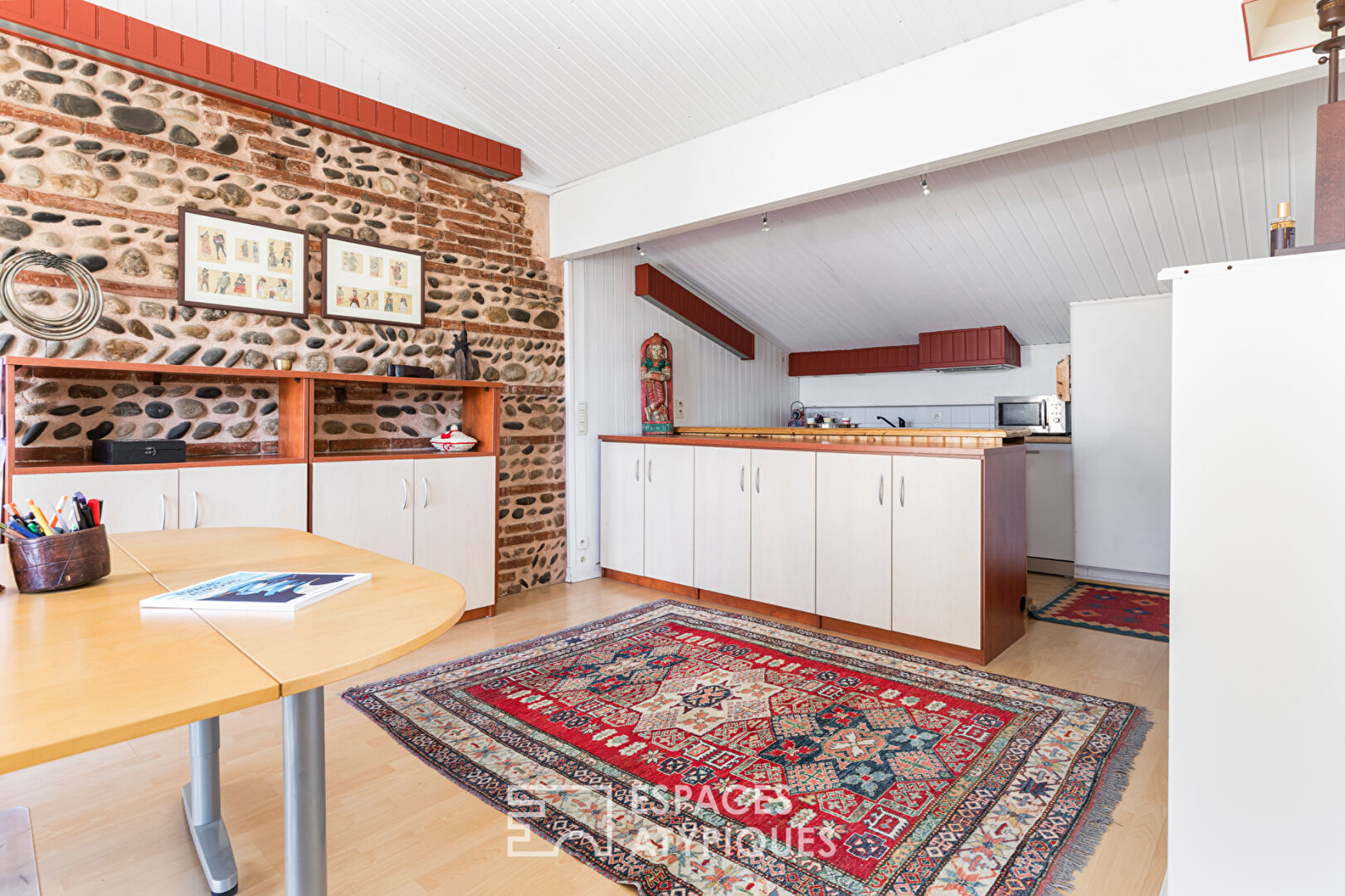 Character flat with terrace in the heart of Bonnefoy