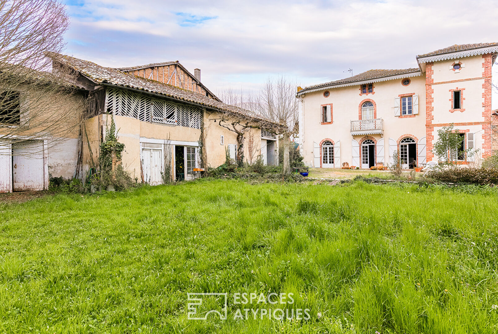 Mansion to renovate and its outbuildings in L’Isle en Dodon