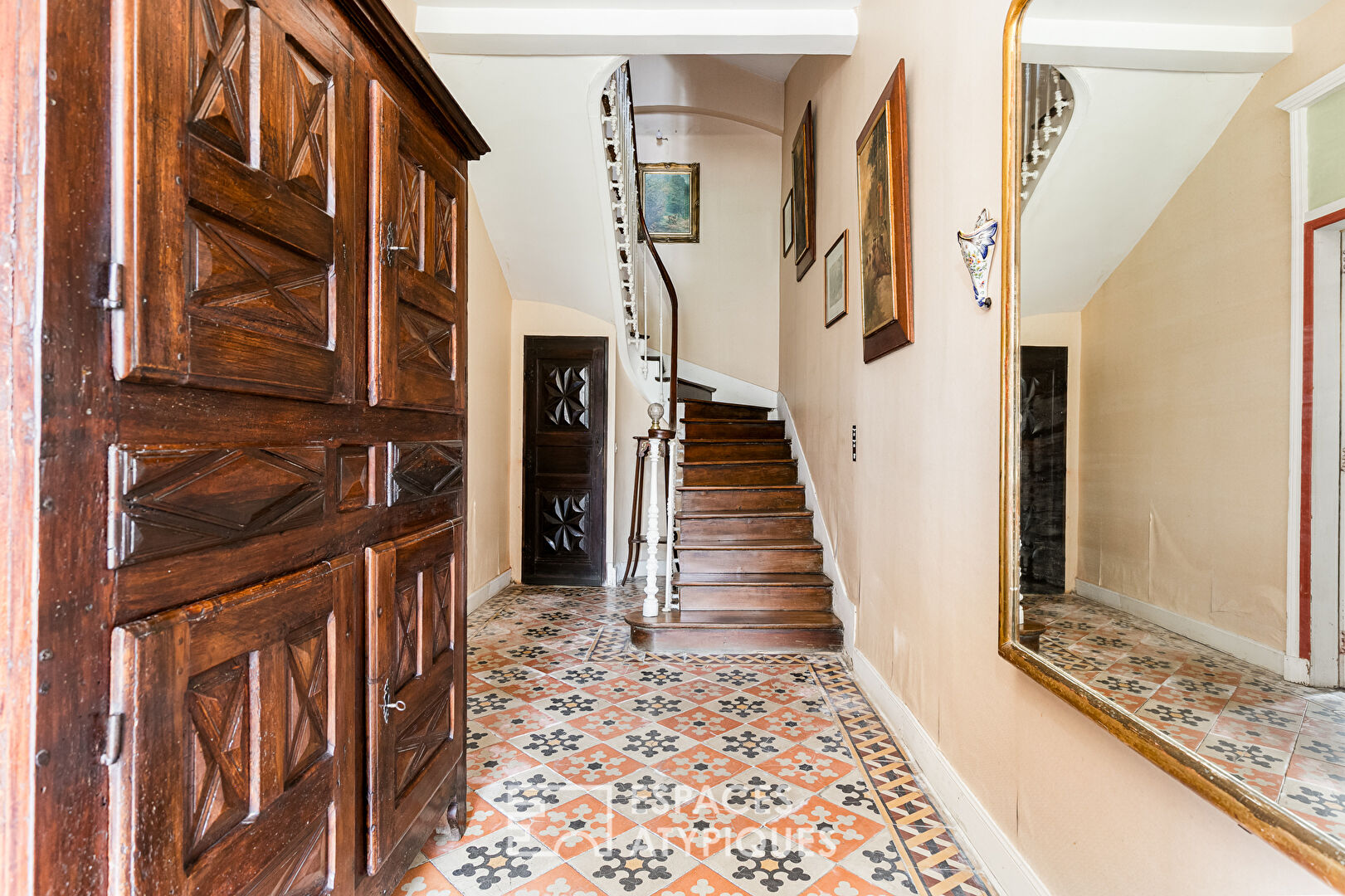 Mansion to renovate and its outbuildings in L’Isle en Dodon