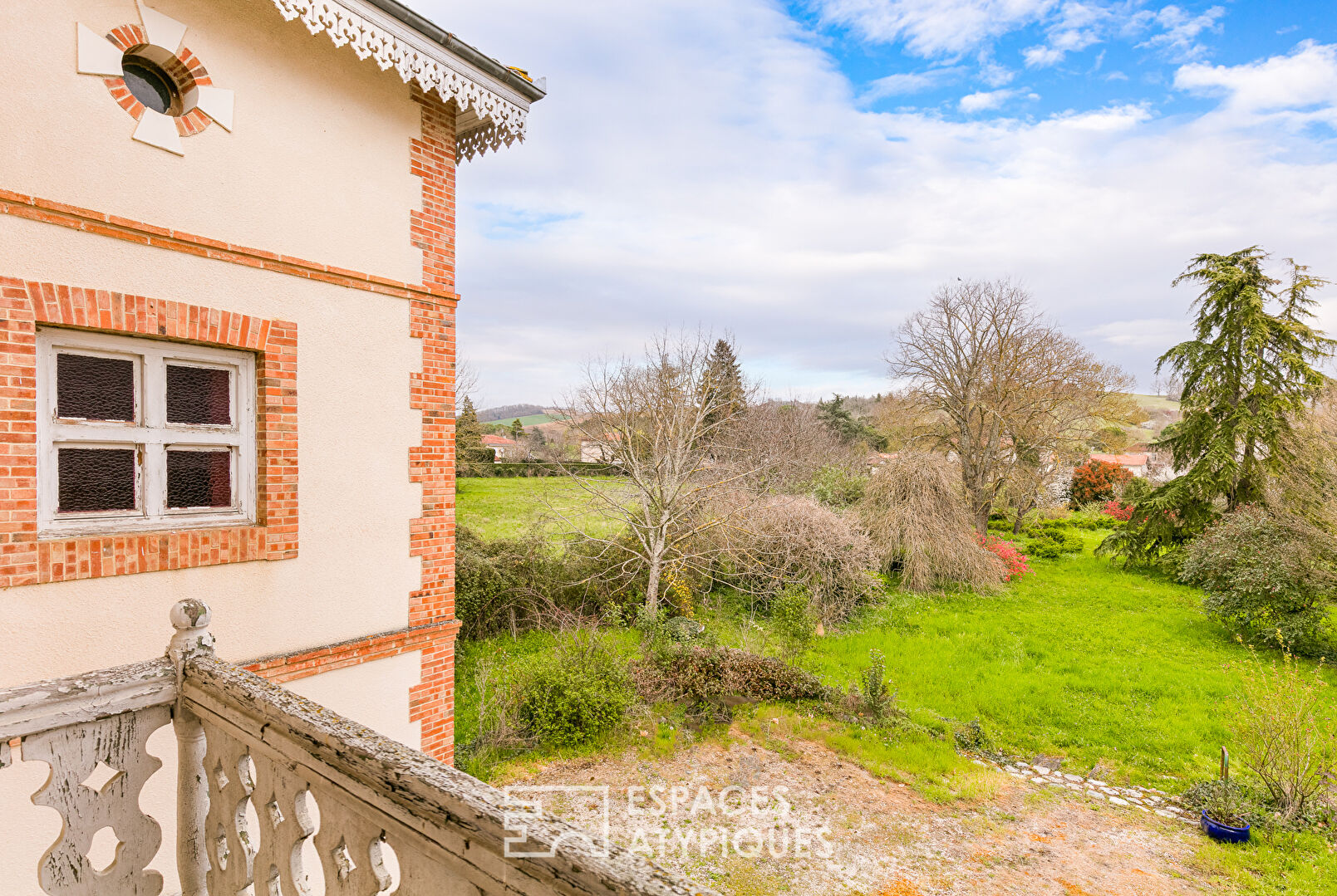 Mansion to renovate and its outbuildings in L’Isle en Dodon