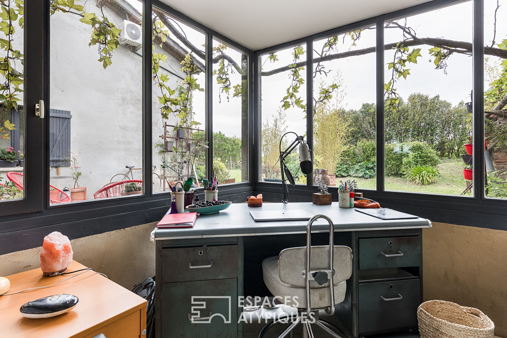 Old farmhouse with views of the Pyrenees, nestled in the heart of the countryside