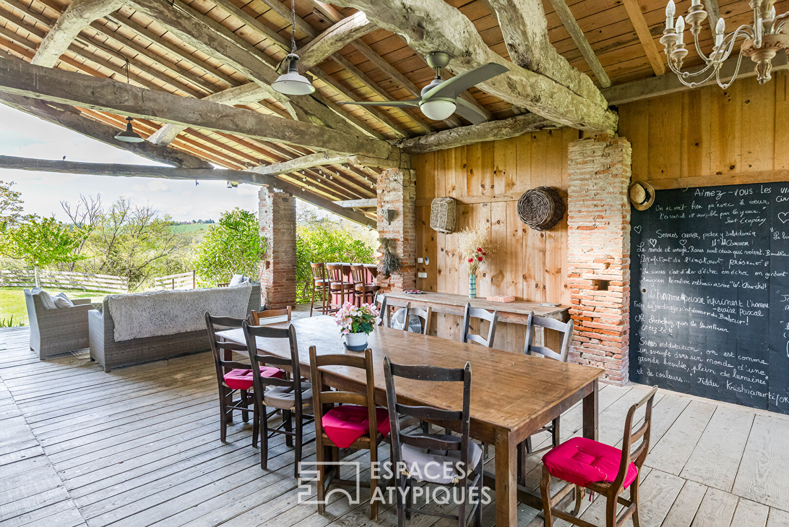 Old farmhouse with views of the Pyrenees, nestled in the heart of the countryside
