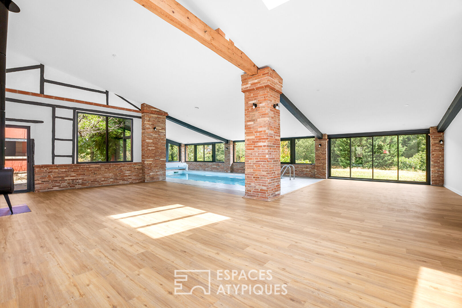 Corps de ferme rénové avec piscine à proximité de Blagnac