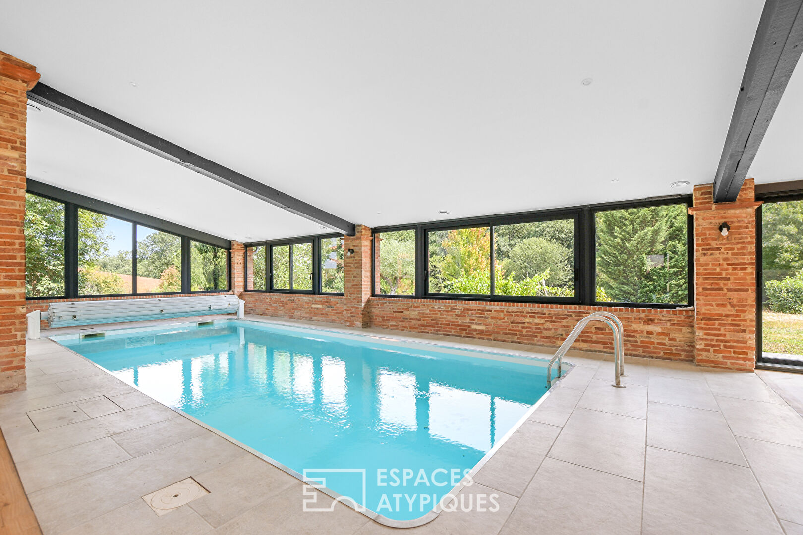 Corps de ferme rénové avec piscine à proximité de Blagnac