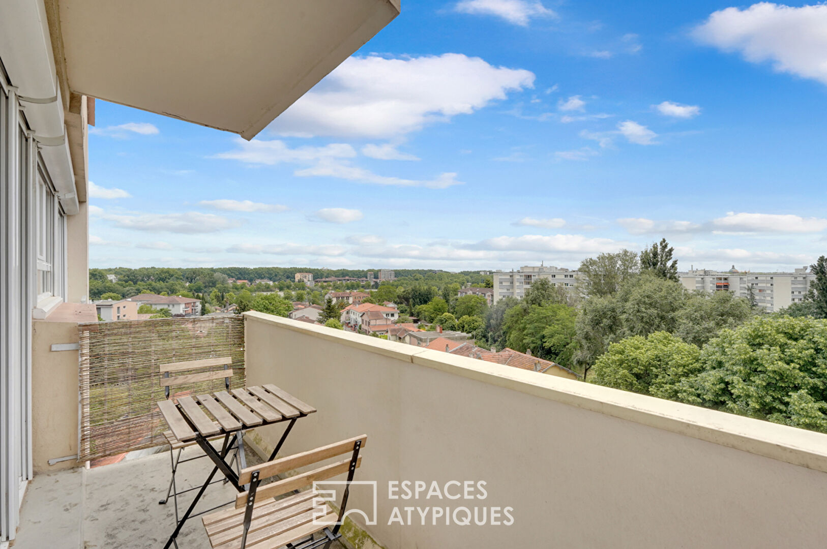 Appartement rénové avec vue dégagée à Toulouse