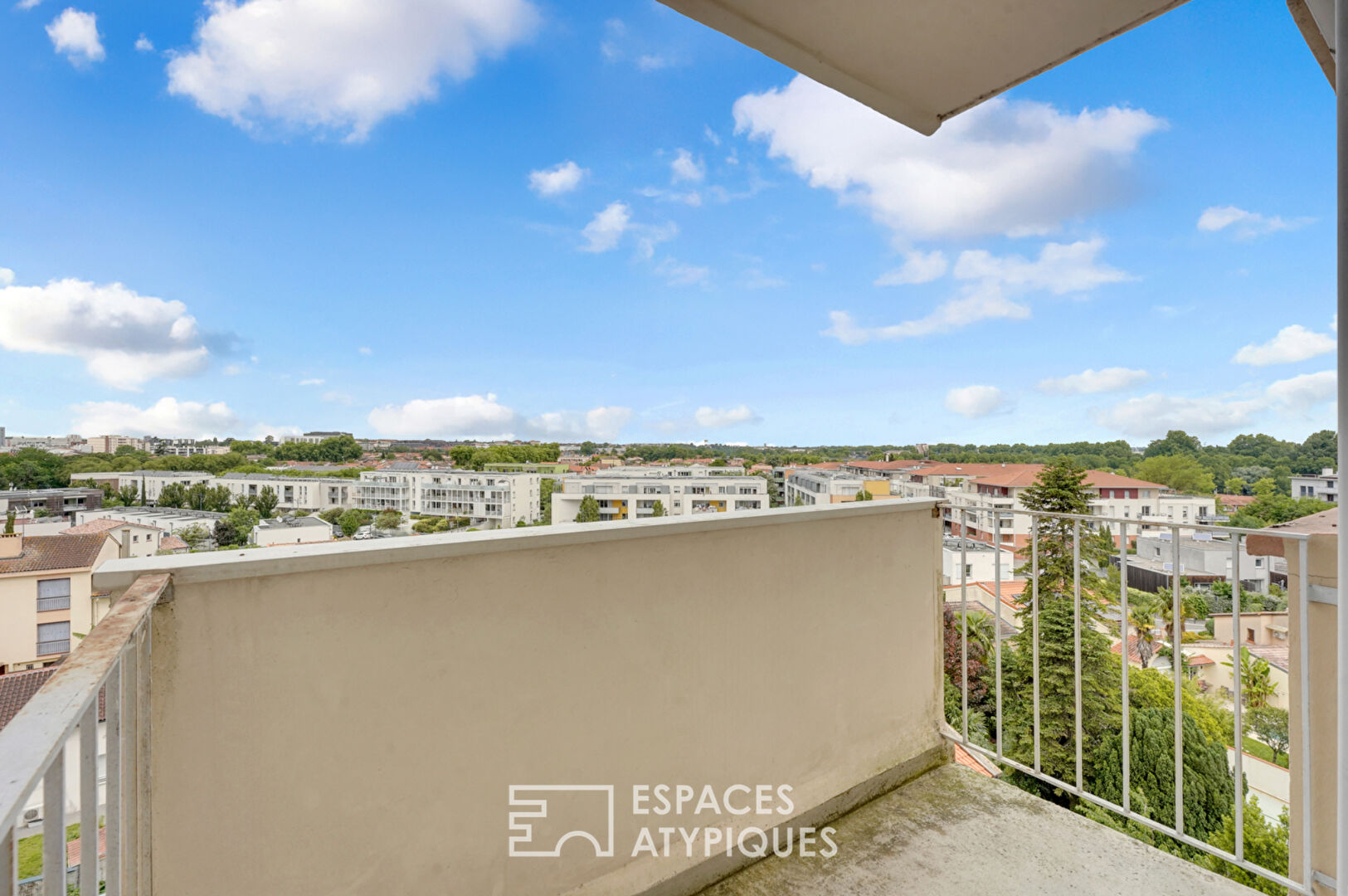 Appartement rénové avec vue dégagée à Toulouse