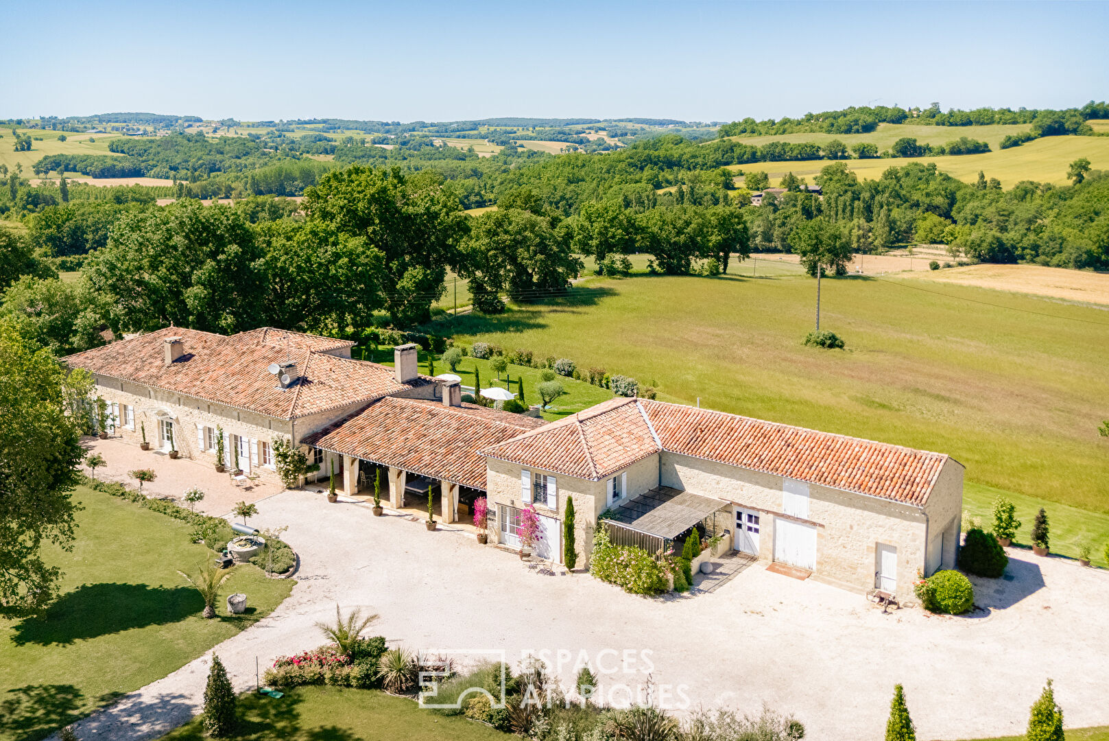 Demeure de prestige à Condom mêlant charme de l’ancien et rénovation contemporaine