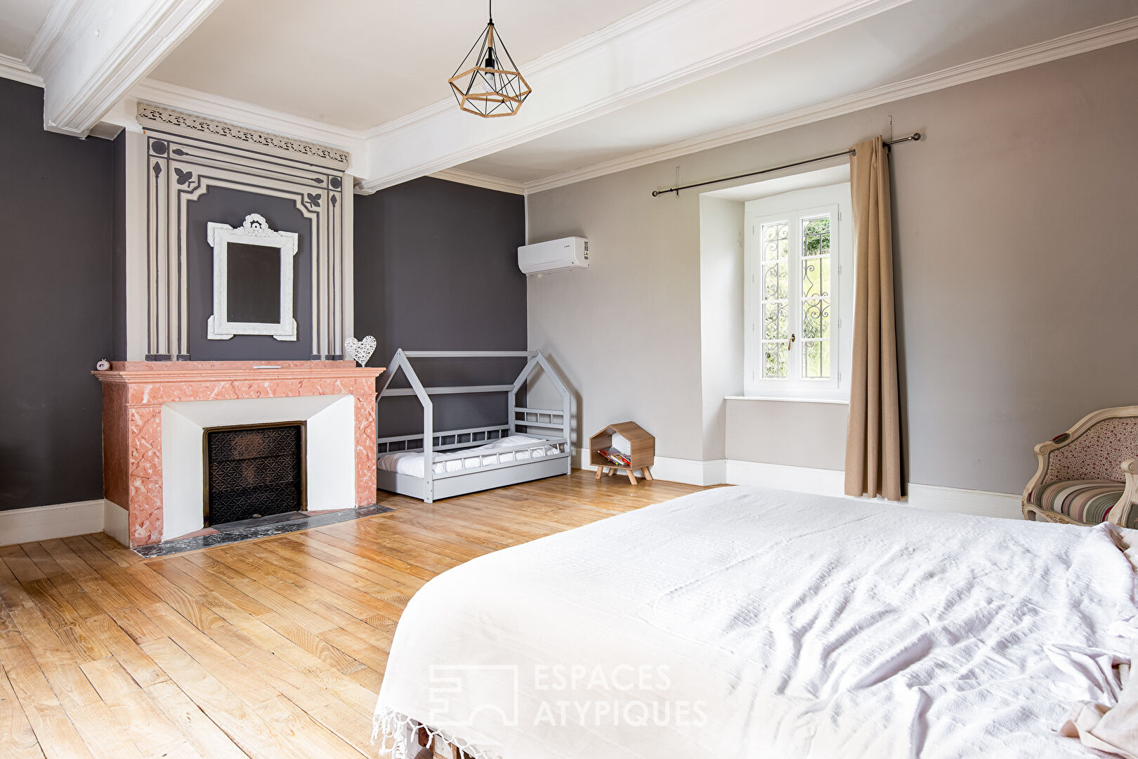 Maison de maître rénovée avec dépendance à Villeneuve-de-Rivière