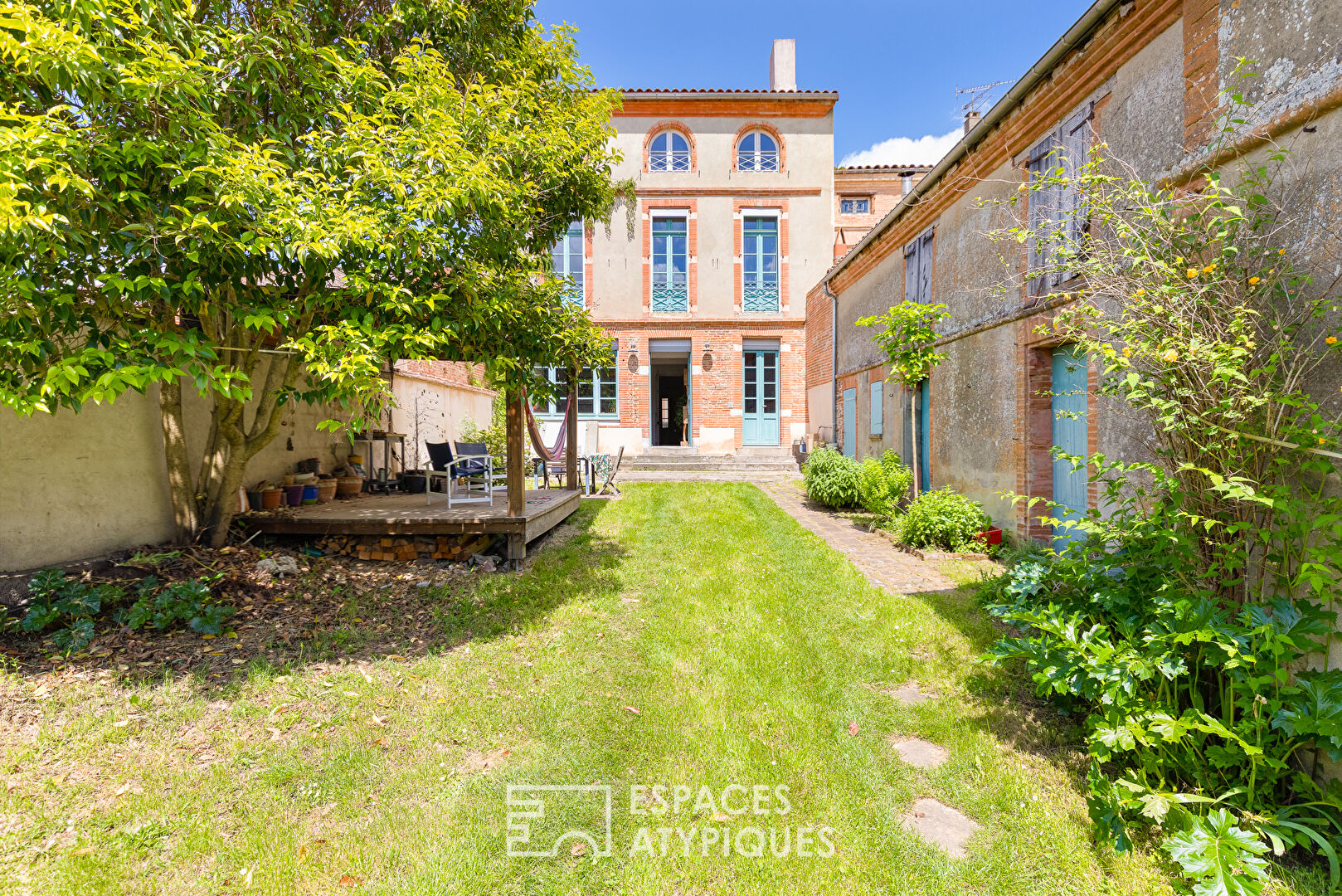 Demeure de caractère avec jardin et dépendances à Castelnau d’Estrétefonds
