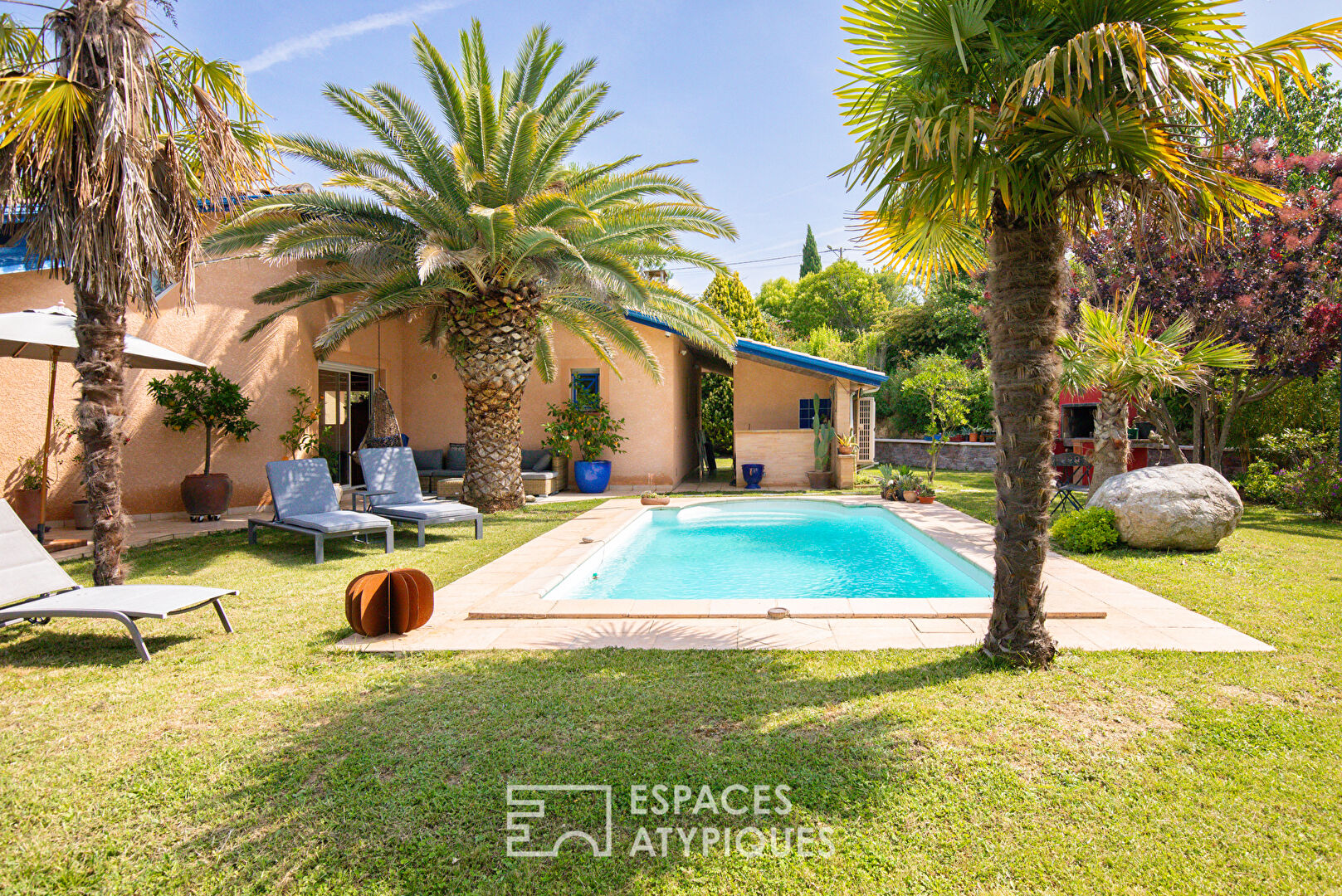Ecrin de verdure avec piscine à Castelnau D’Estretefonds