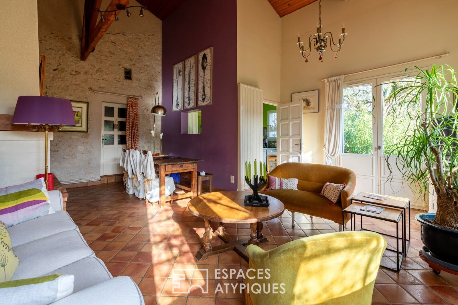 Ensemble immobilier de caractère et son parc paysagé avec piscine