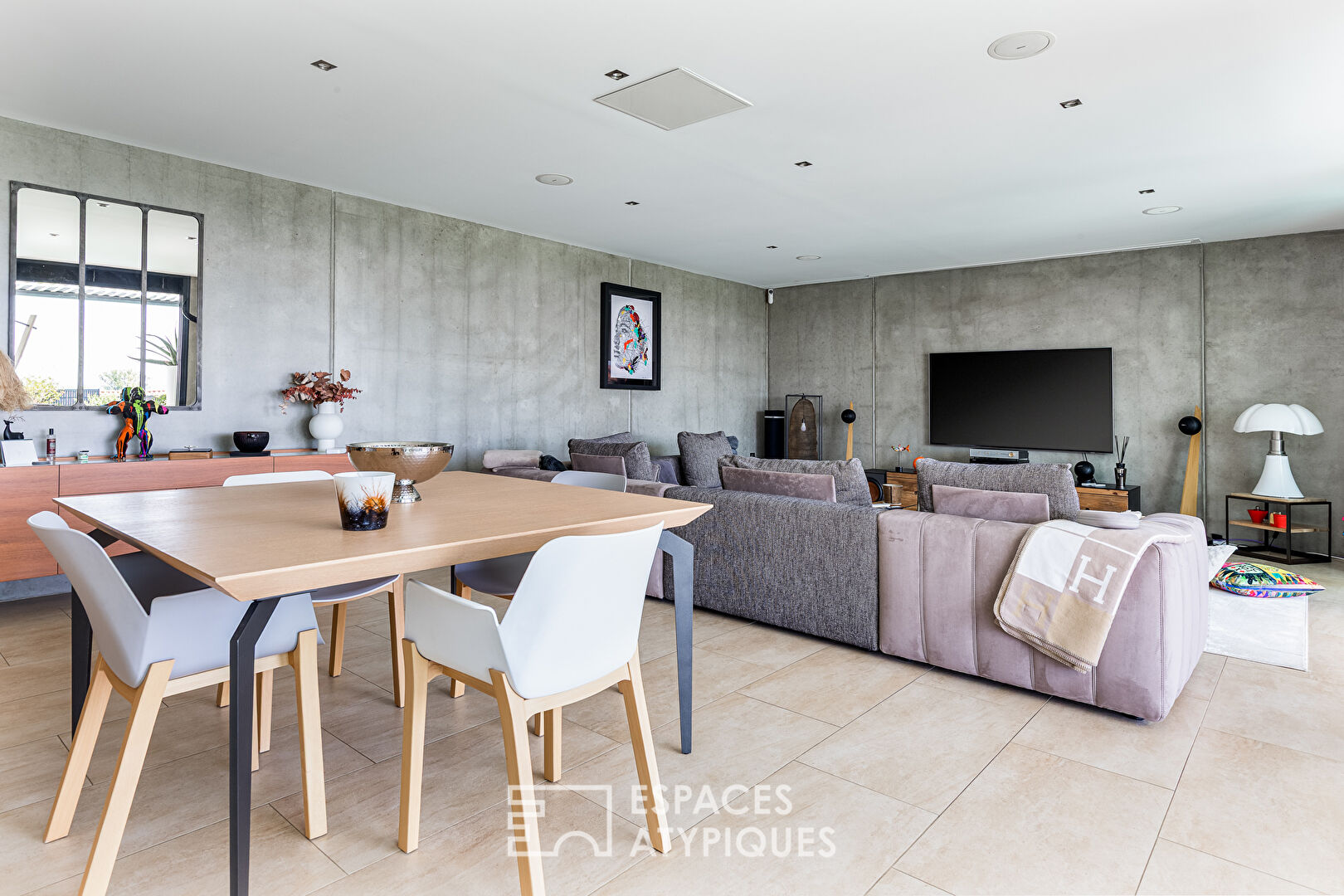 Contemporaine avec vue Pyrénées à Castelnau-d’Estrétefonds