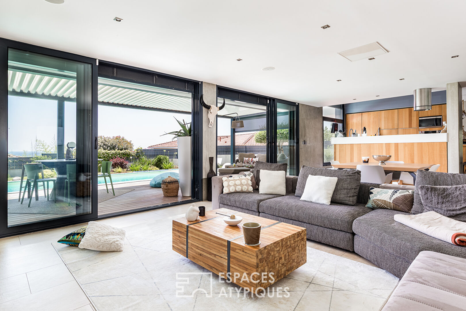Contemporaine avec vue Pyrénées à Castelnau-d’Estrétefonds